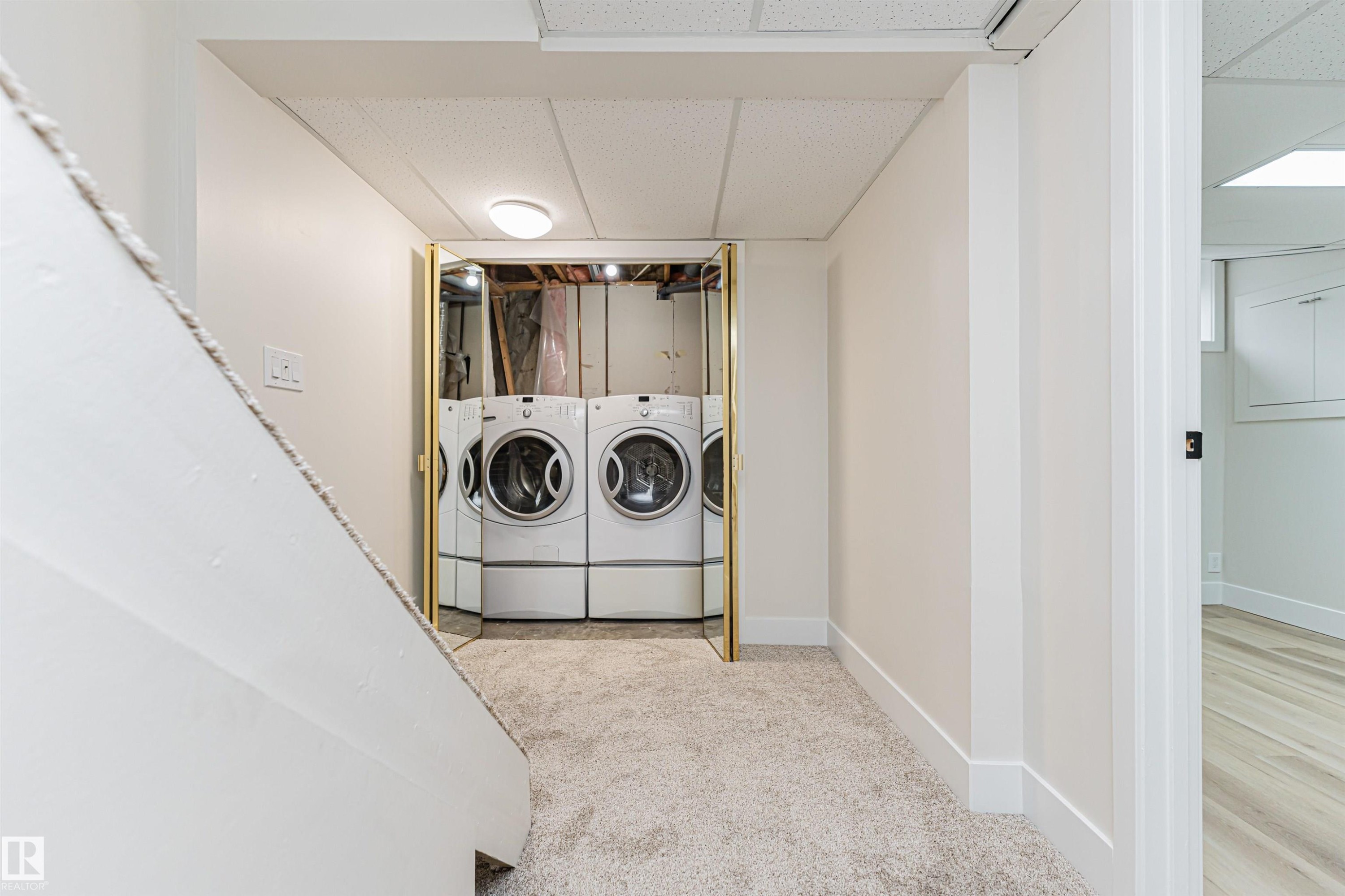 3105 109 Street, Edmonton, AB - Indoor Photo Showing Laundry Room