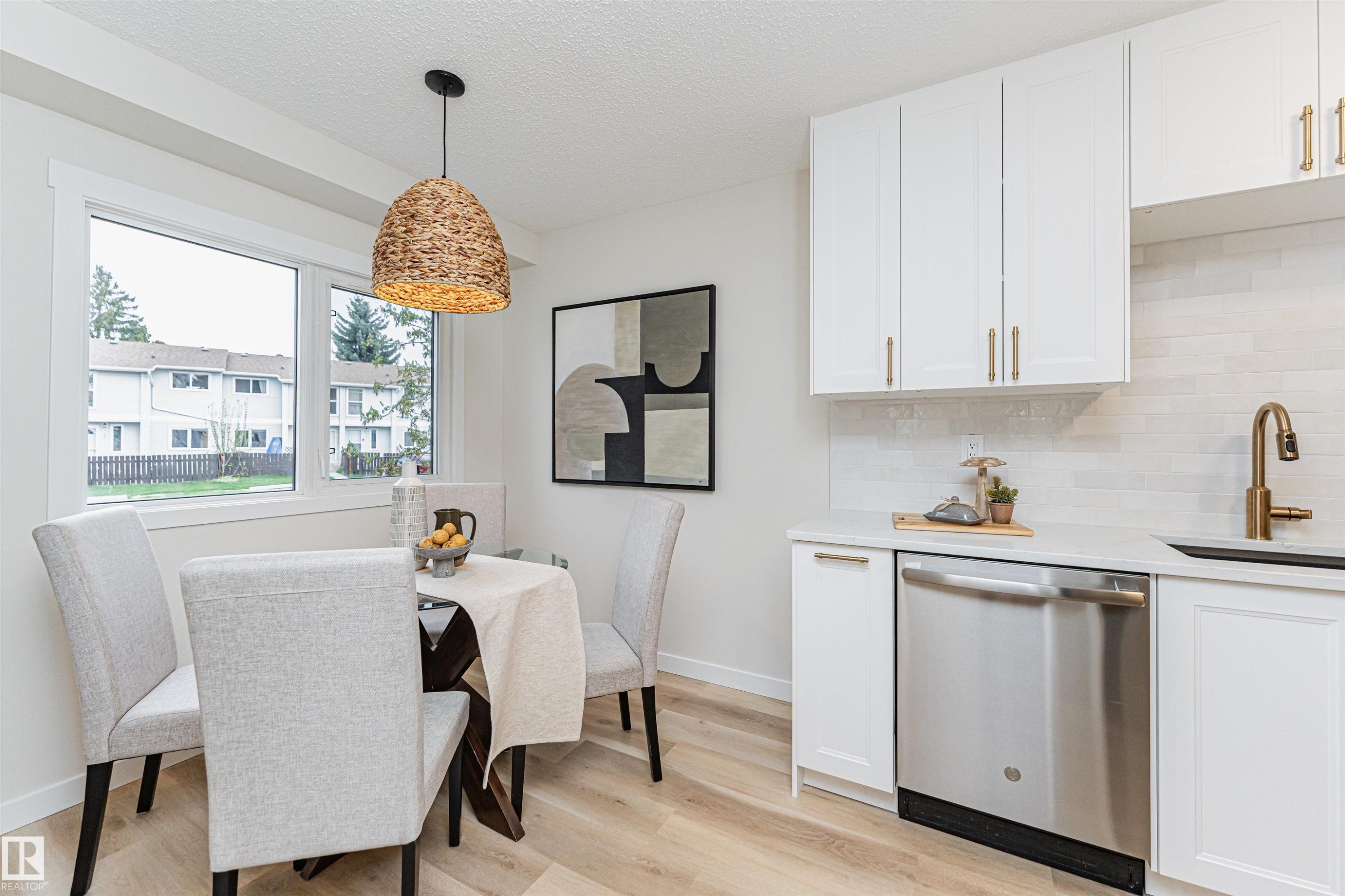 3105 109 Street, Edmonton, AB - Indoor