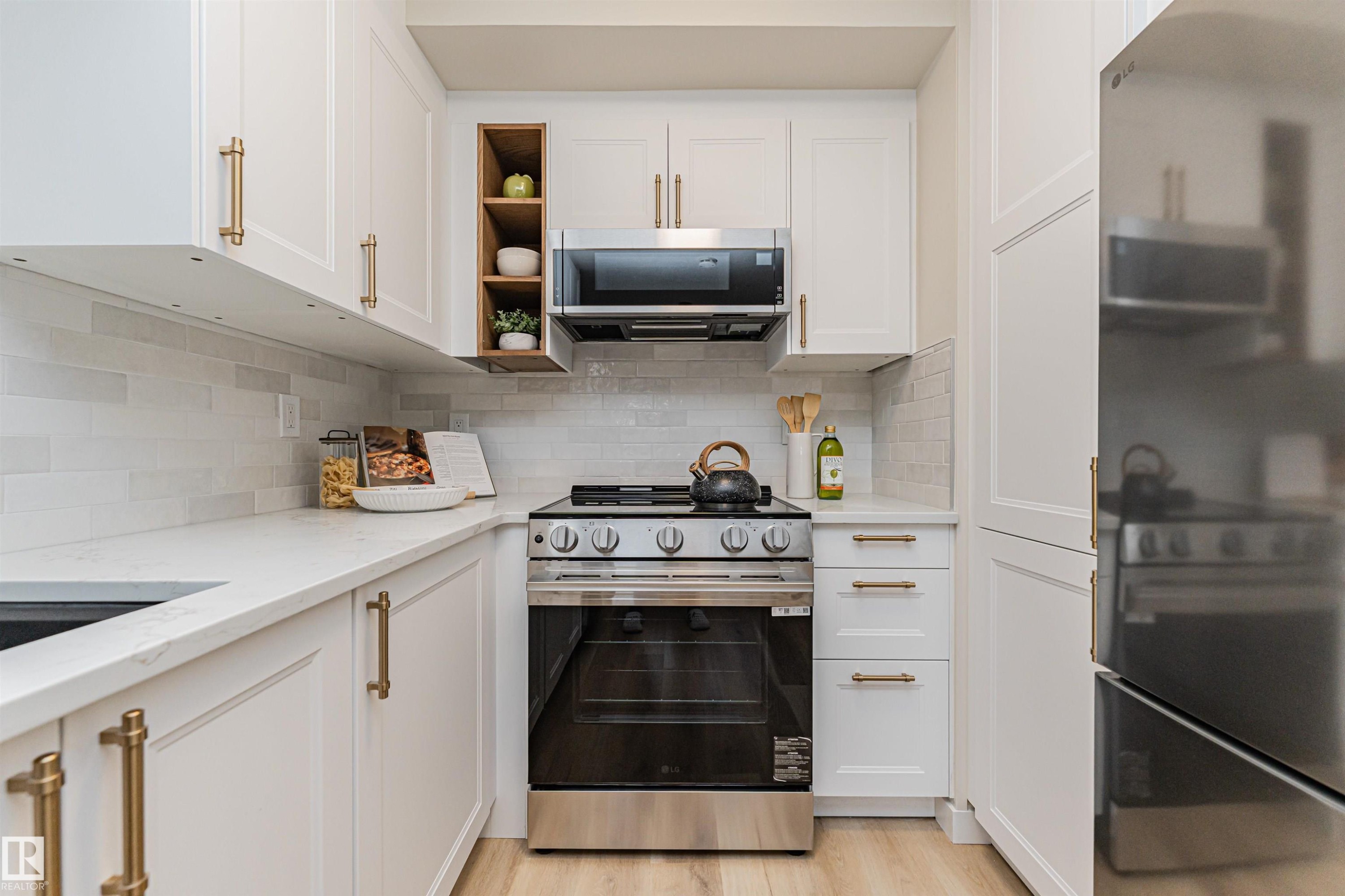 3105 109 Street, Edmonton, AB - Indoor Photo Showing Kitchen