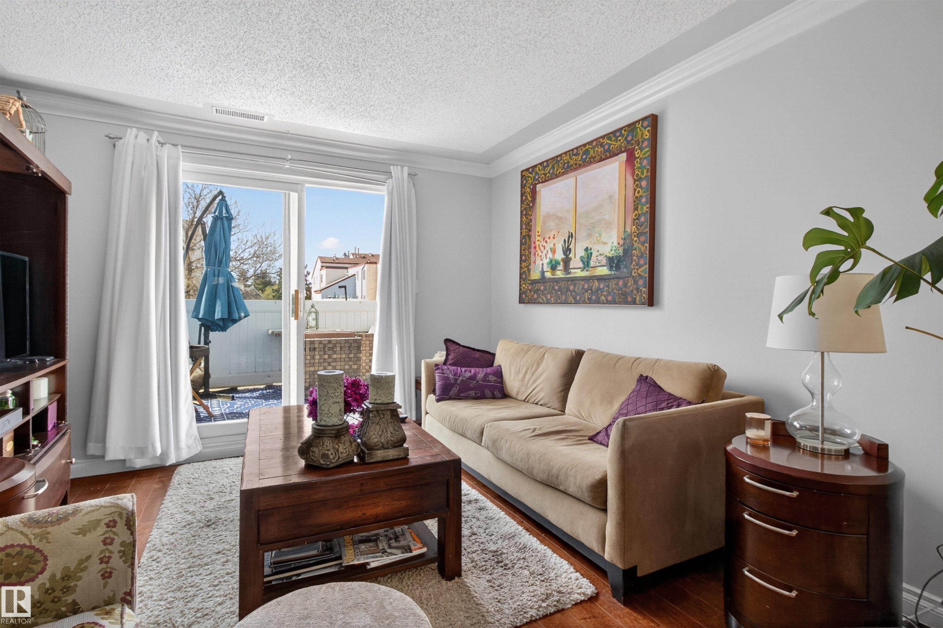 53 Lancaster Terrace, Edmonton, AB - Indoor Photo Showing Living Room