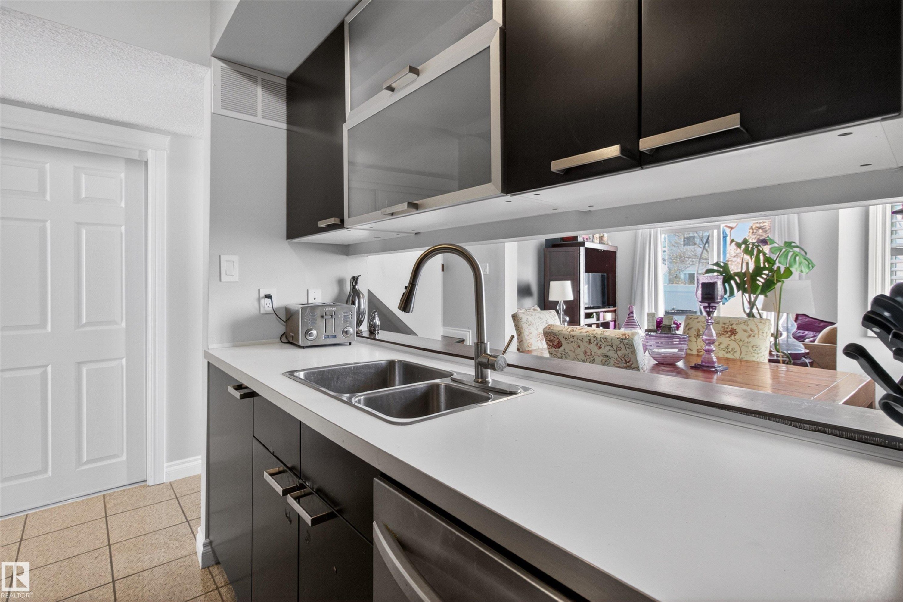 53 Lancaster Terrace, Edmonton, AB - Indoor Photo Showing Kitchen With Double Sink