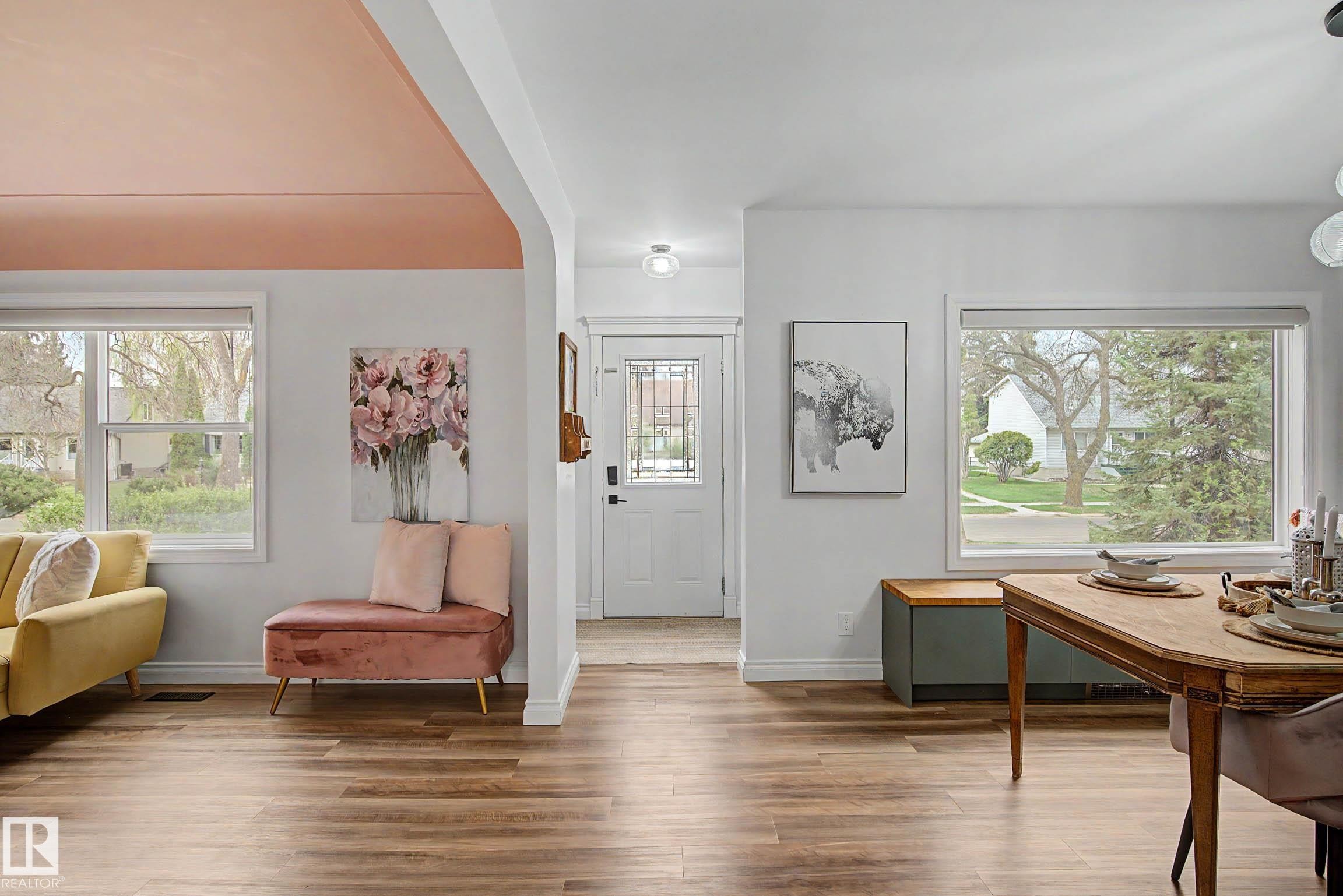 Open concept living area featuring wood-finish flooring throughout - 13316 109A Avenue, Edmonton, AB - Indoor