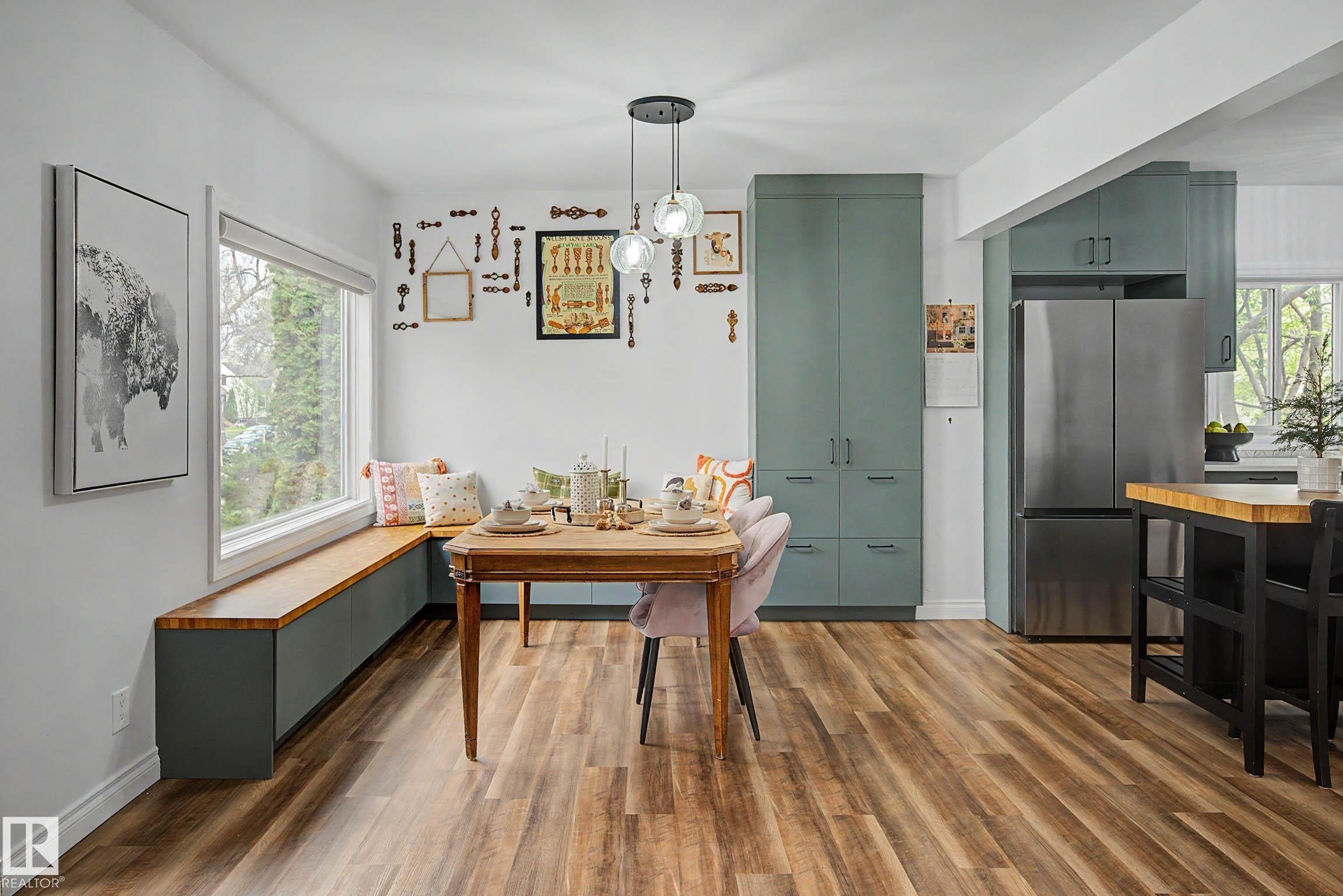Dining area with wood-finish flooring and a built-in window bench - 13316 109A Avenue, Edmonton, AB - Indoor Photo Showing Other Room