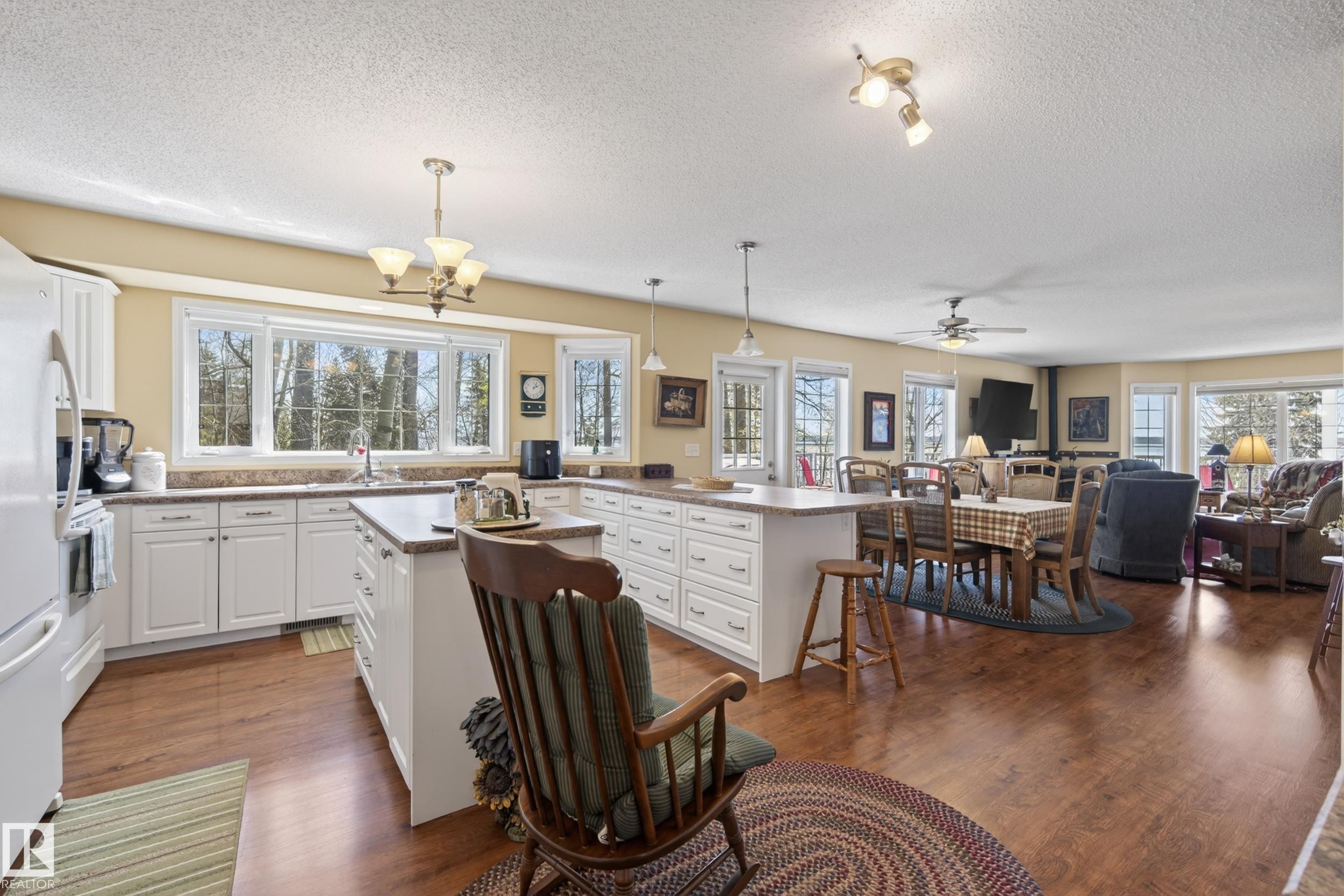Open-concept living area featuring wood-finish flooring throughout - 77 Lakeshore Drive, Rural Leduc County, AB - Indoor