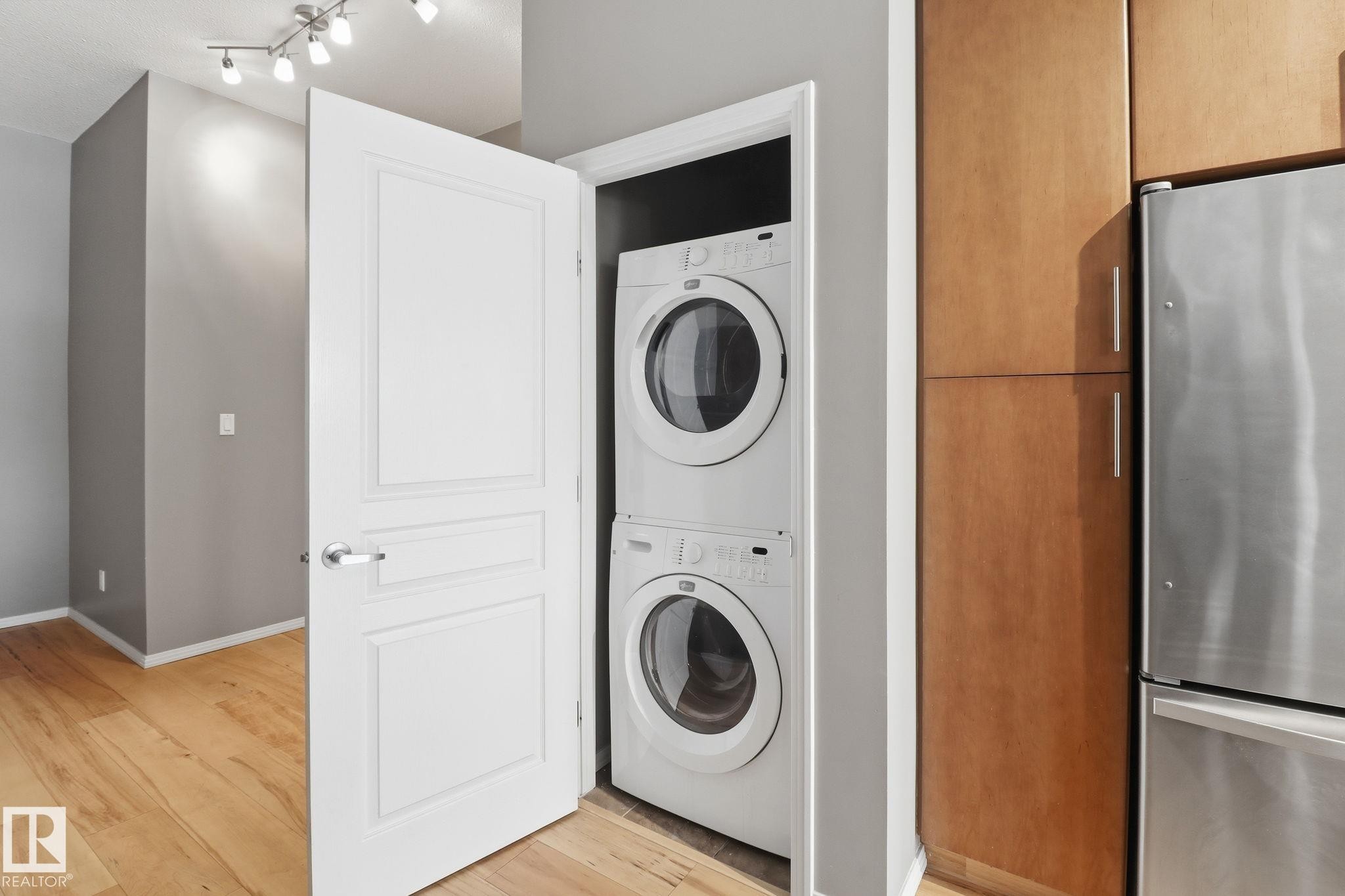 330 10531 117 Street, Edmonton, AB - Indoor Photo Showing Laundry Room