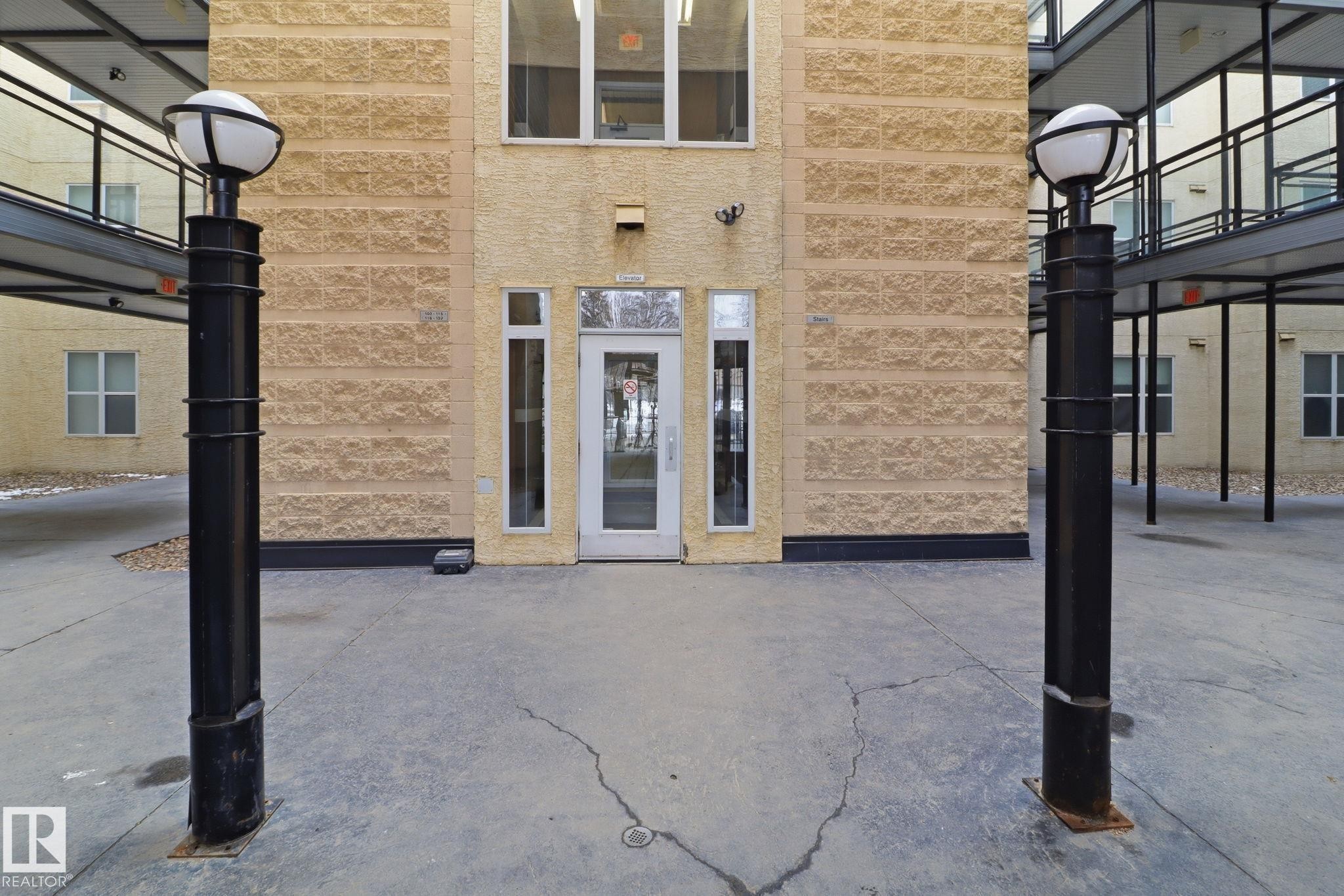 330 10531 117 Street, Edmonton, AB - Outdoor