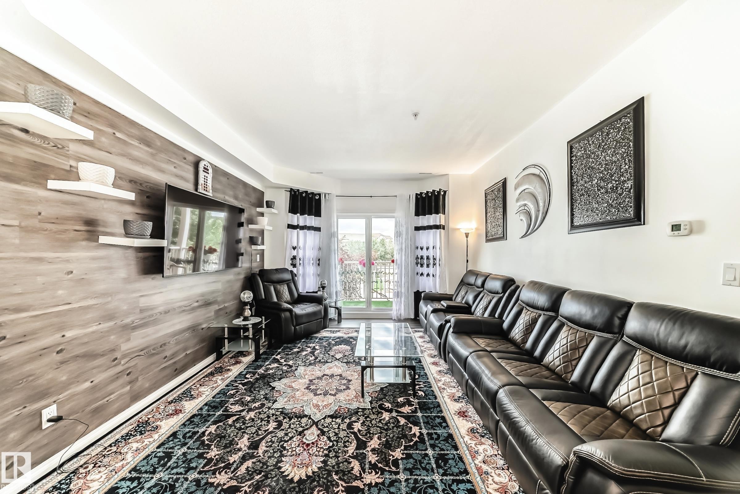 207 4316 139 Avenue, Edmonton, AB - Indoor Photo Showing Living Room