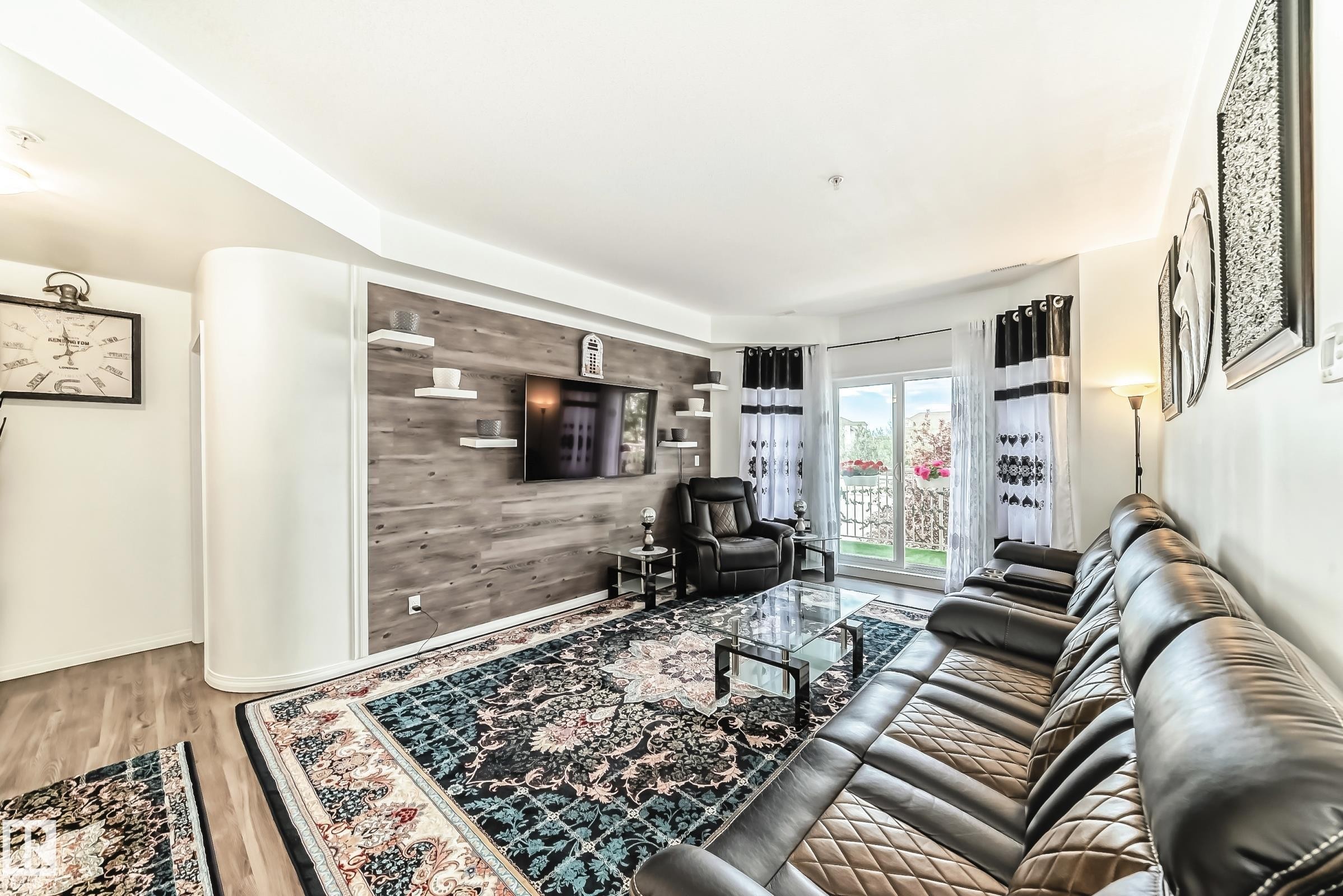 207 4316 139 Avenue, Edmonton, AB - Indoor Photo Showing Living Room