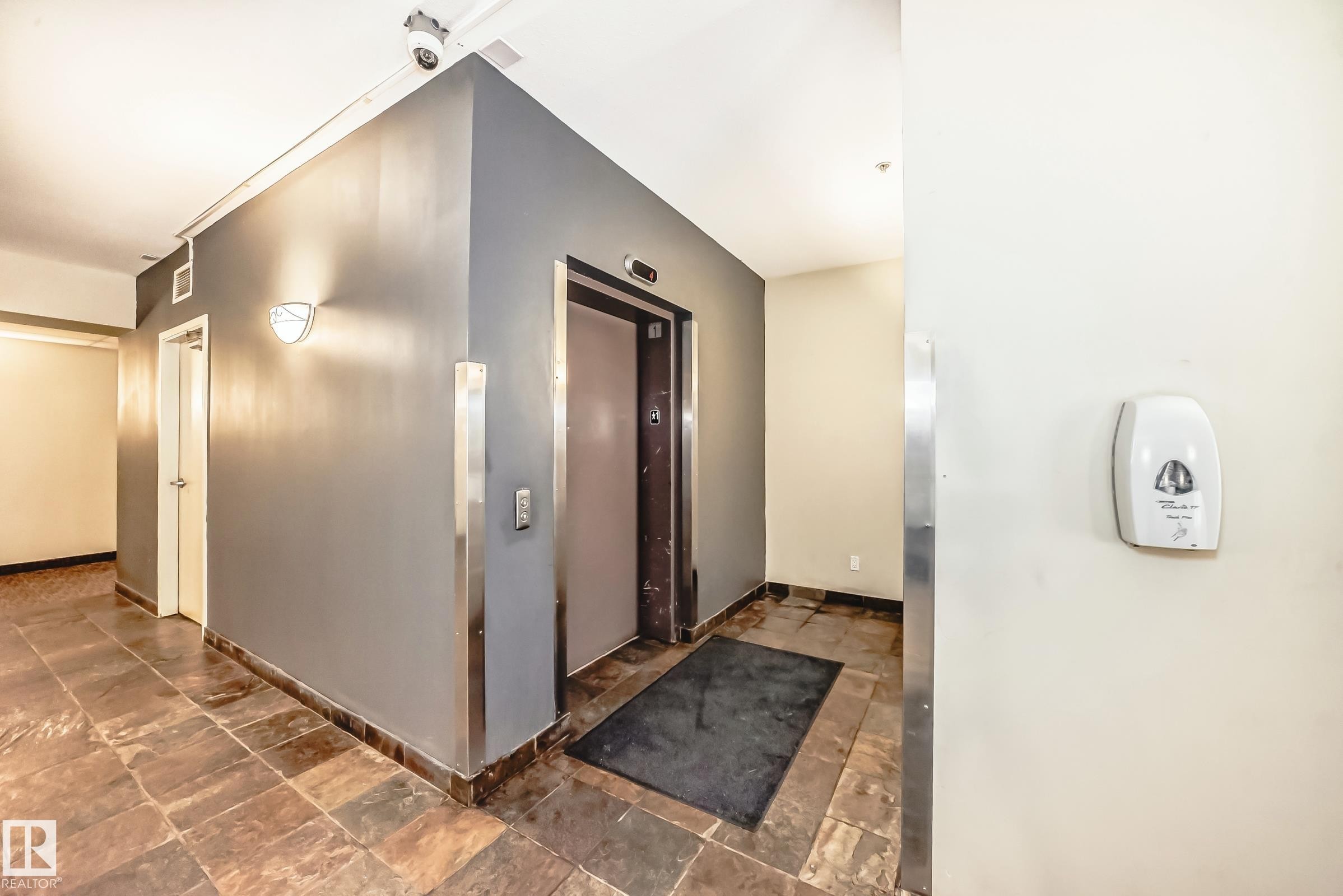 207 4316 139 Avenue, Edmonton, AB - Indoor Photo Showing Other Room