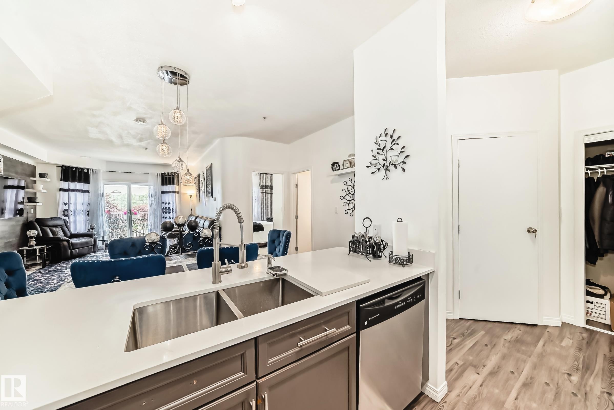 207 4316 139 Avenue, Edmonton, AB - Indoor Photo Showing Kitchen