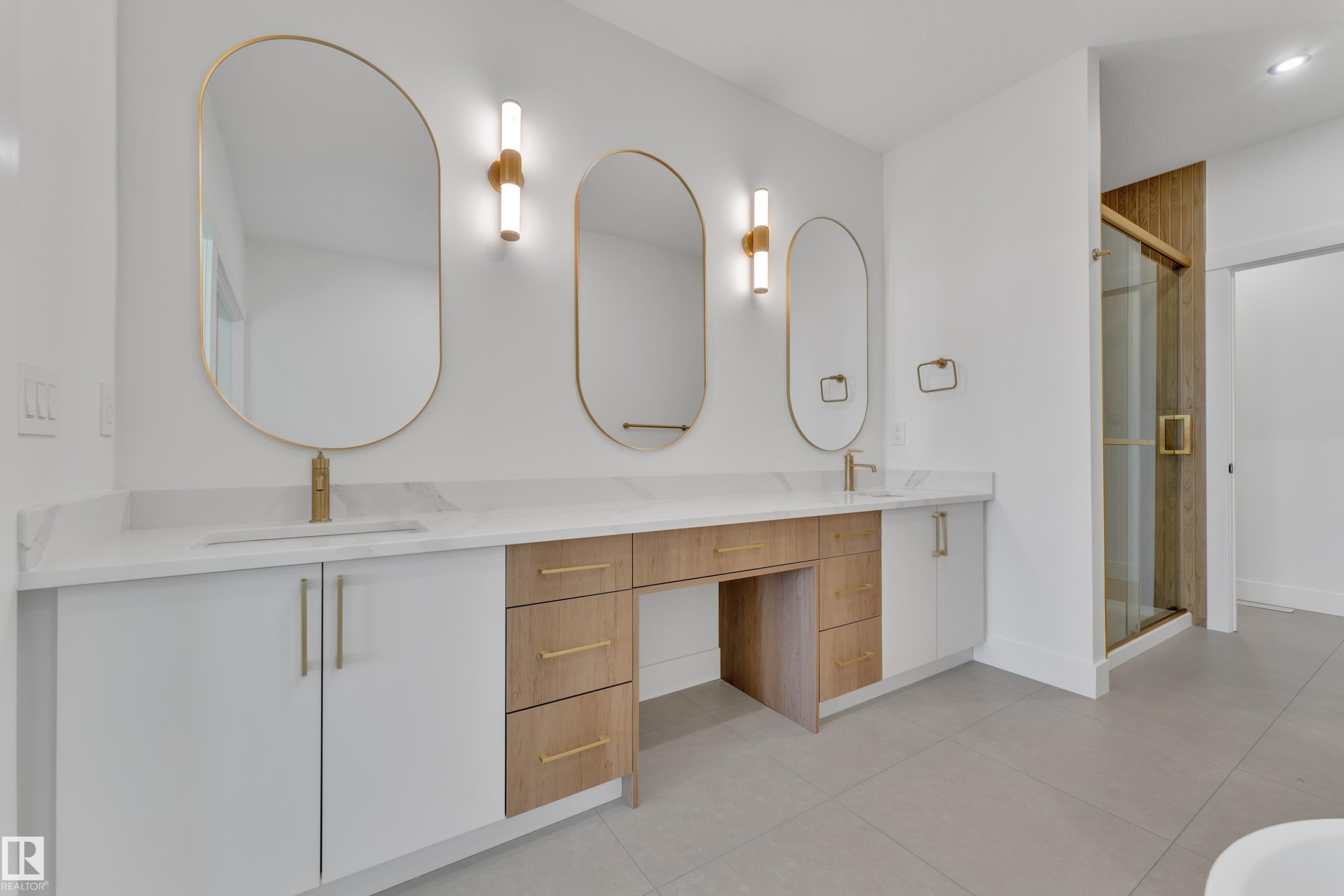Dual vanity with white cabinetry, wood-finish drawers, and a built-in makeup area - 13128 187 Avenue, Edmonton, AB - Indoor Photo Showing Bathroom