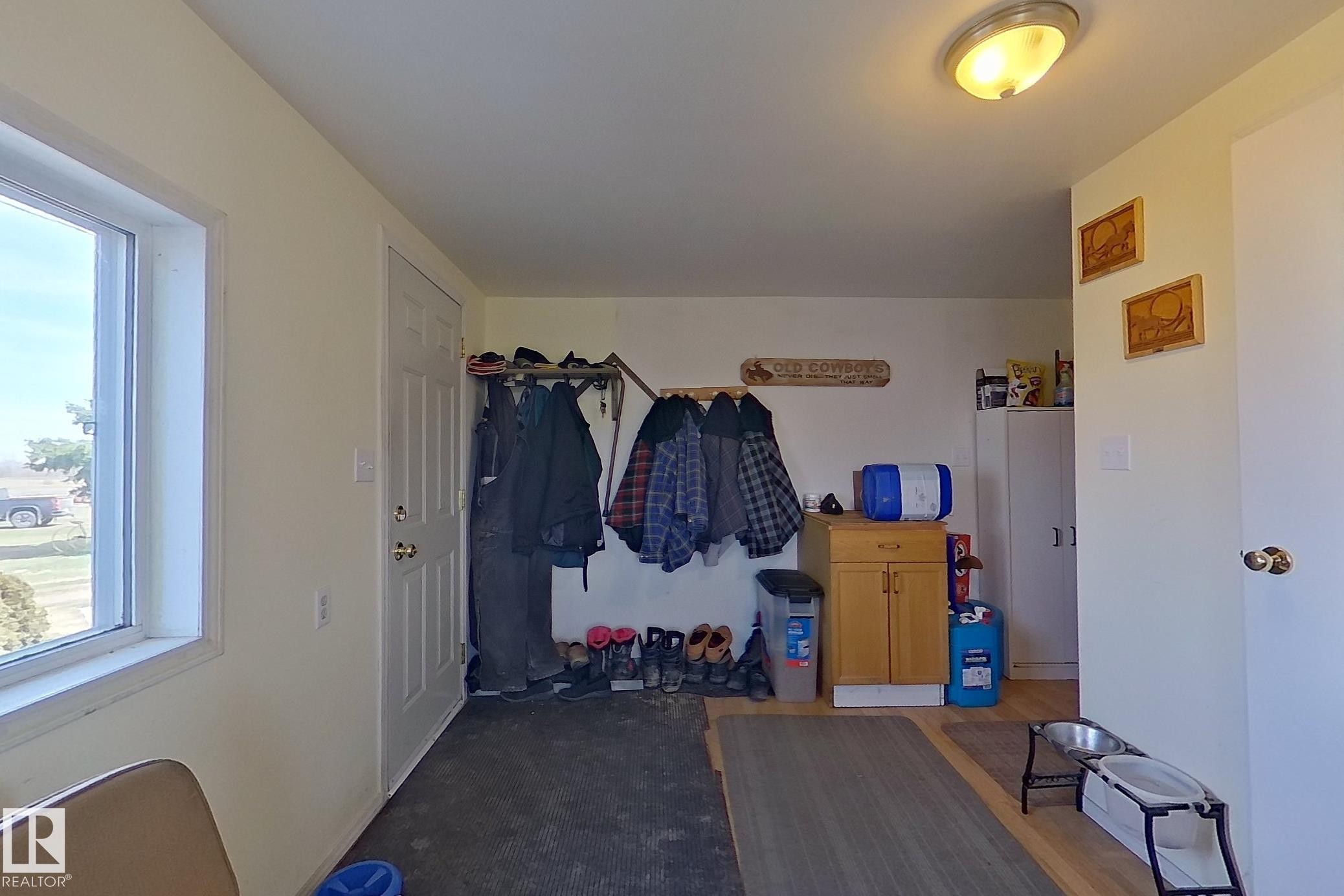 1308 Twp Rd 570, Rural Barrhead County, AB - Indoor