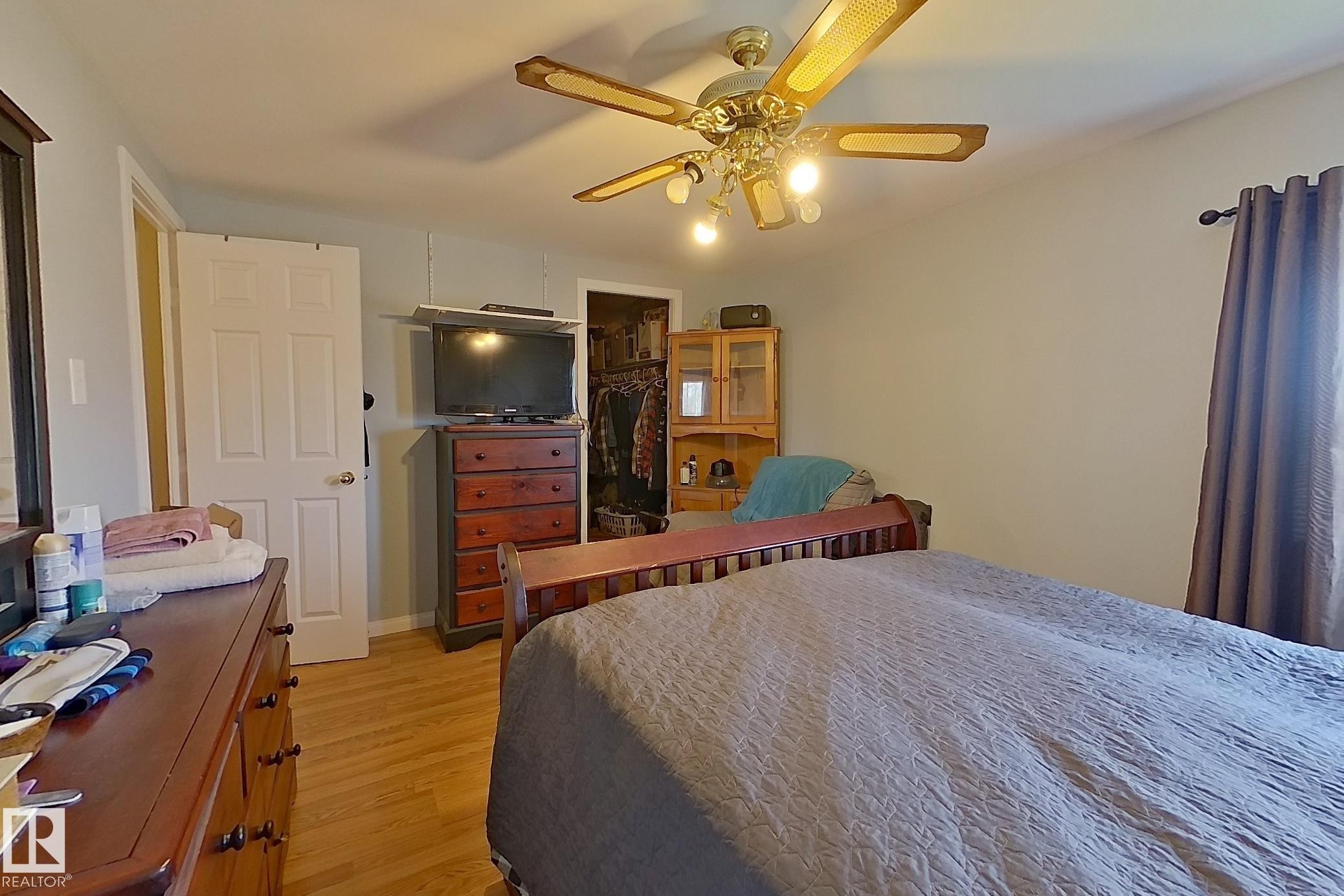 1308 Twp Rd 570, Rural Barrhead County, AB - Indoor Photo Showing Bedroom