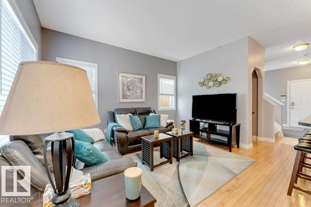 1523 Rutherford Road, Edmonton, AB - Indoor Photo Showing Living Room