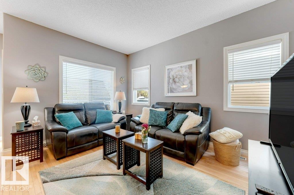 1523 Rutherford Road, Edmonton, AB - Indoor Photo Showing Living Room