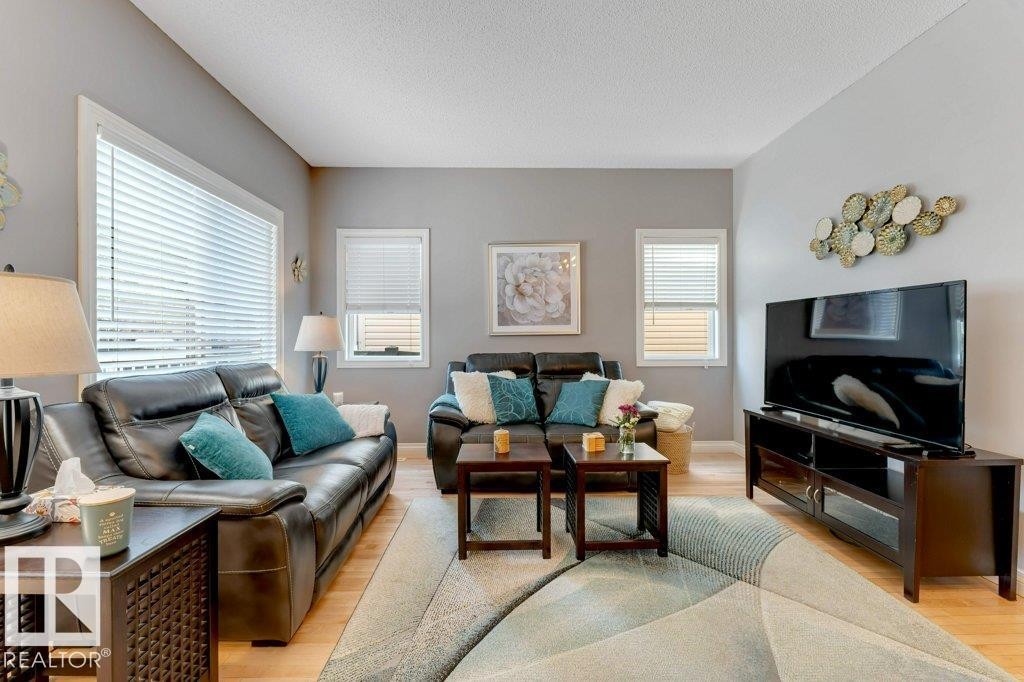 1523 Rutherford Road, Edmonton, AB - Indoor Photo Showing Living Room