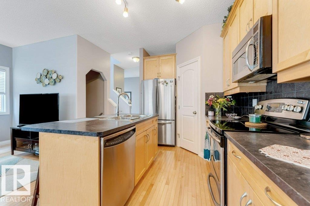 1523 Rutherford Road, Edmonton, AB - Indoor Photo Showing Kitchen With Stainless Steel Kitchen