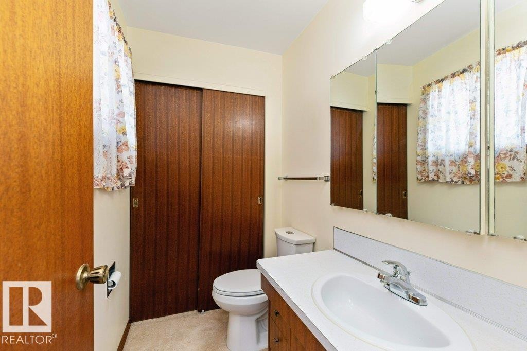 6719 31A Avenue, Edmonton, AB - Indoor Photo Showing Bathroom