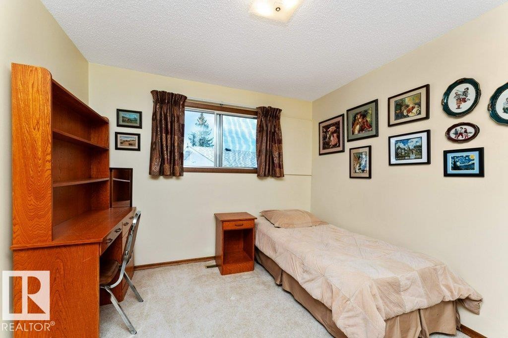 6719 31A Avenue, Edmonton, AB - Indoor Photo Showing Bedroom