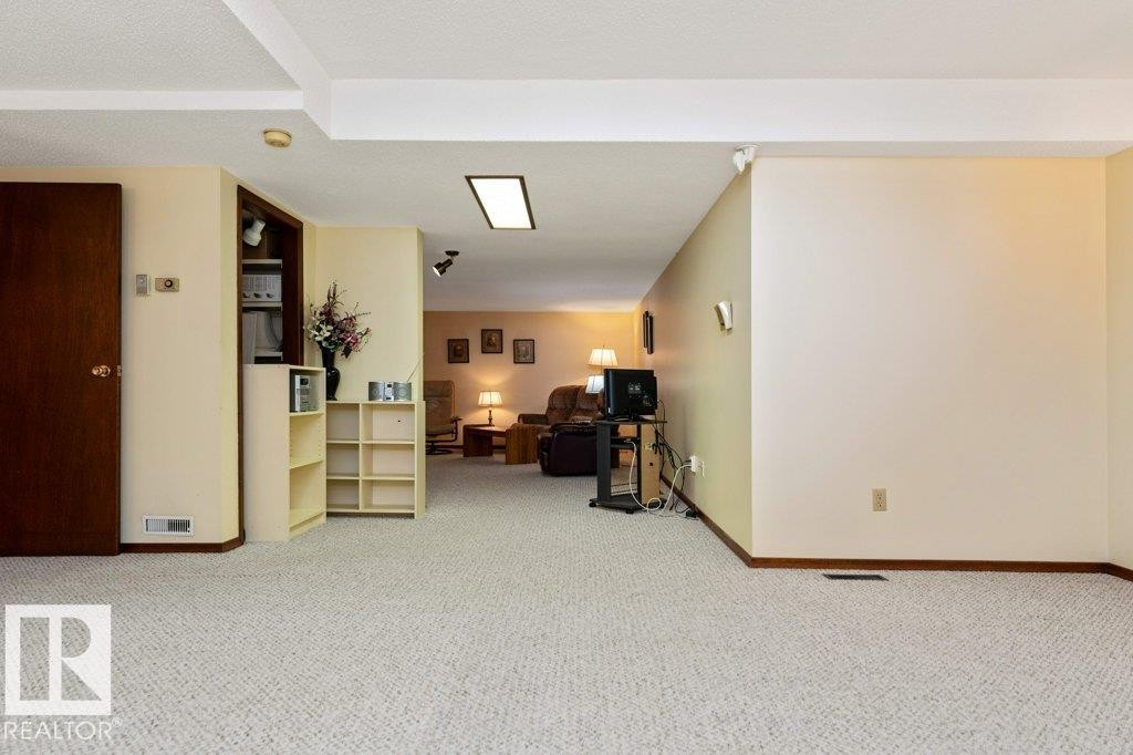 6719 31A Avenue, Edmonton, AB - Indoor Photo Showing Other Room
