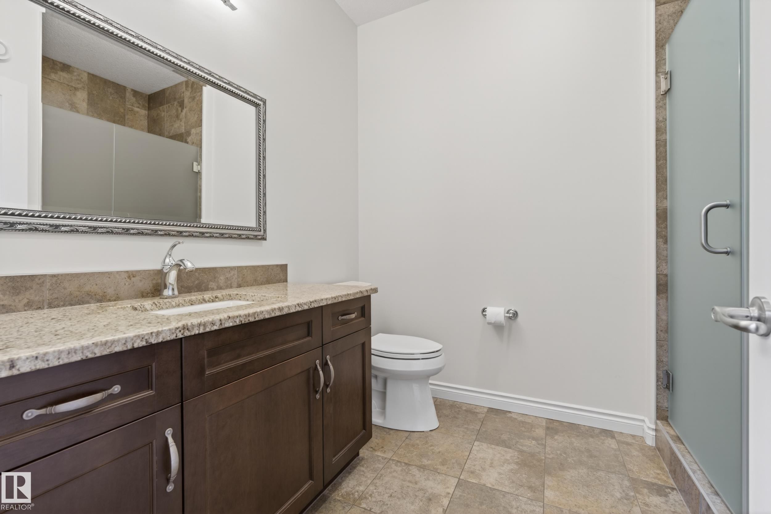 11523 80 Avenue, Edmonton, AB - Indoor Photo Showing Bathroom
