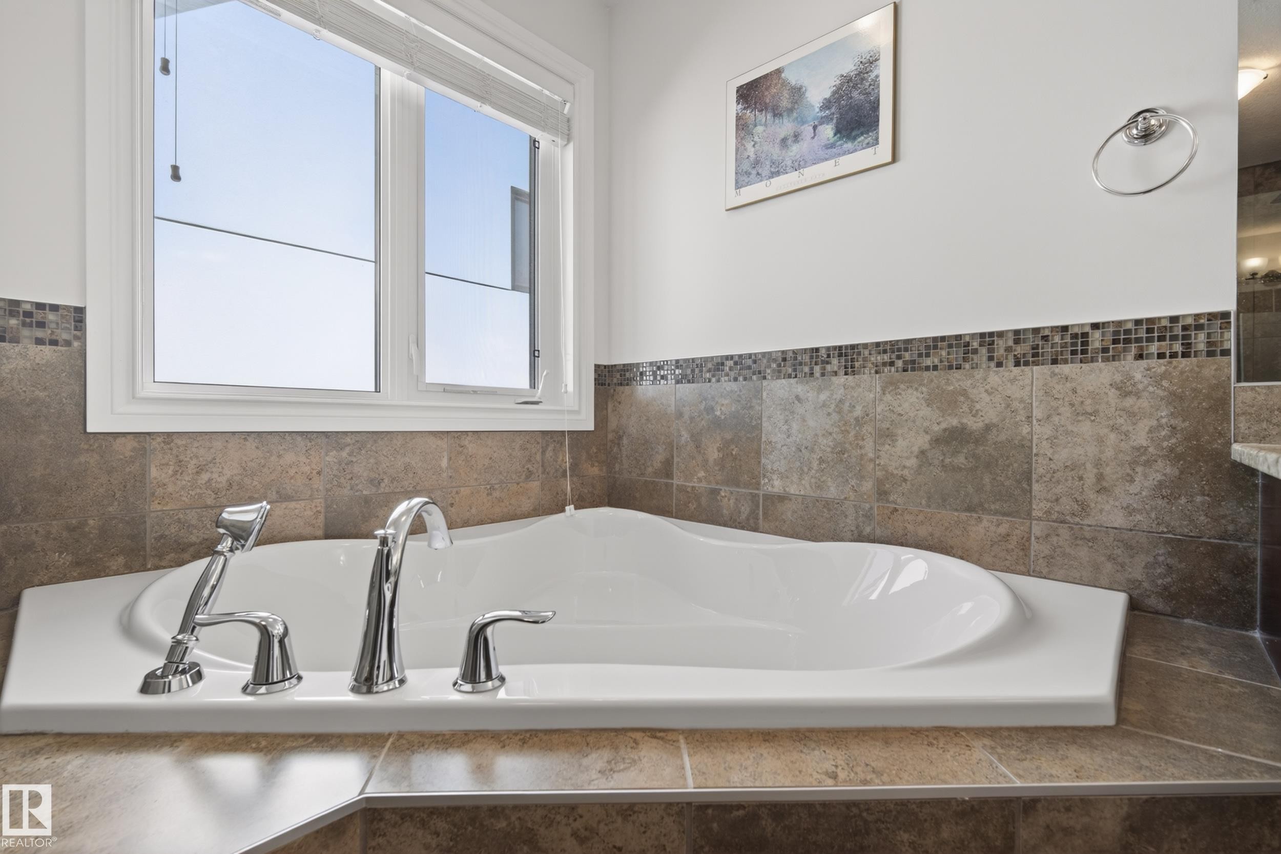 11523 80 Avenue, Edmonton, AB - Indoor Photo Showing Bathroom