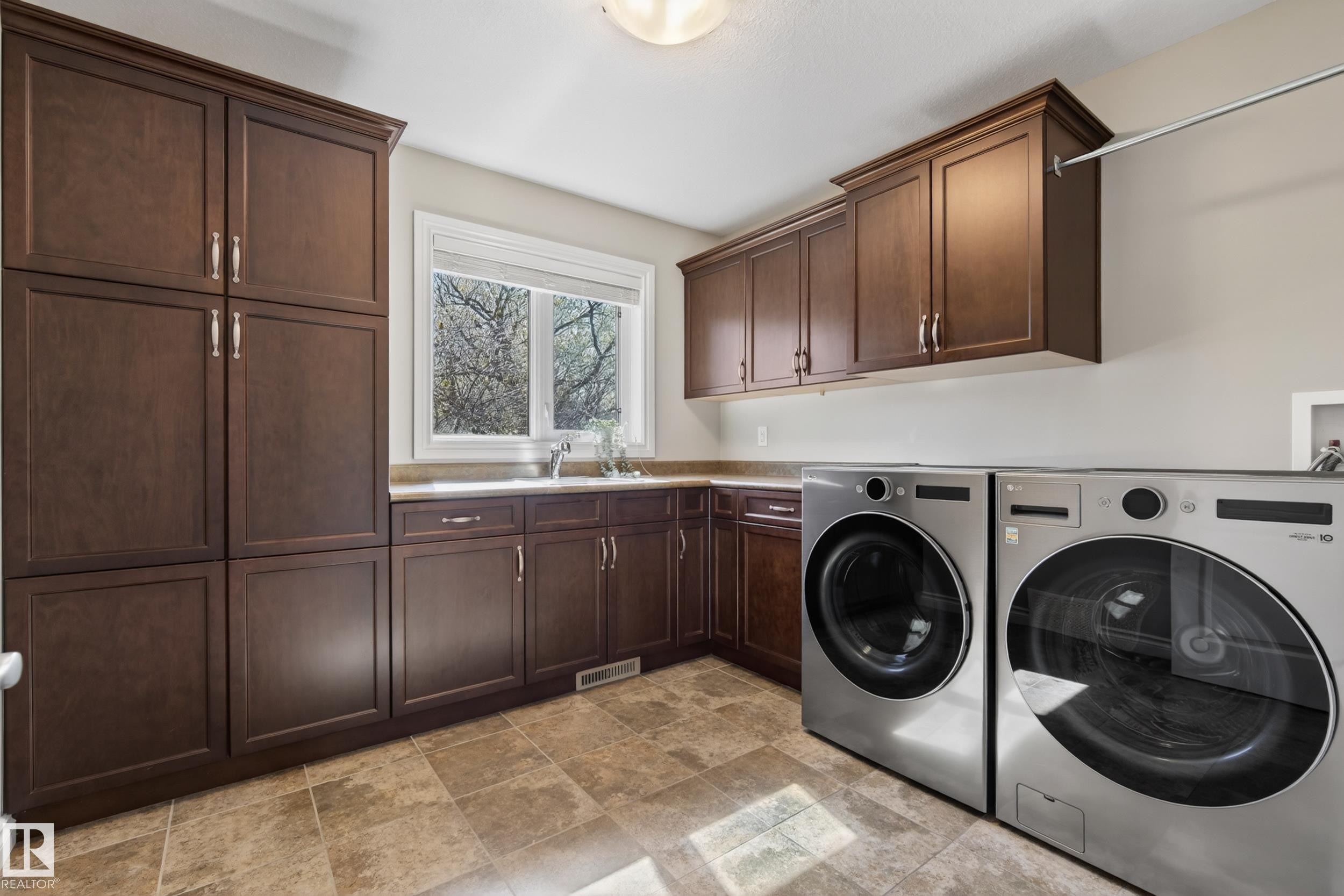 11523 80 Avenue, Edmonton, AB - Indoor Photo Showing Laundry Room