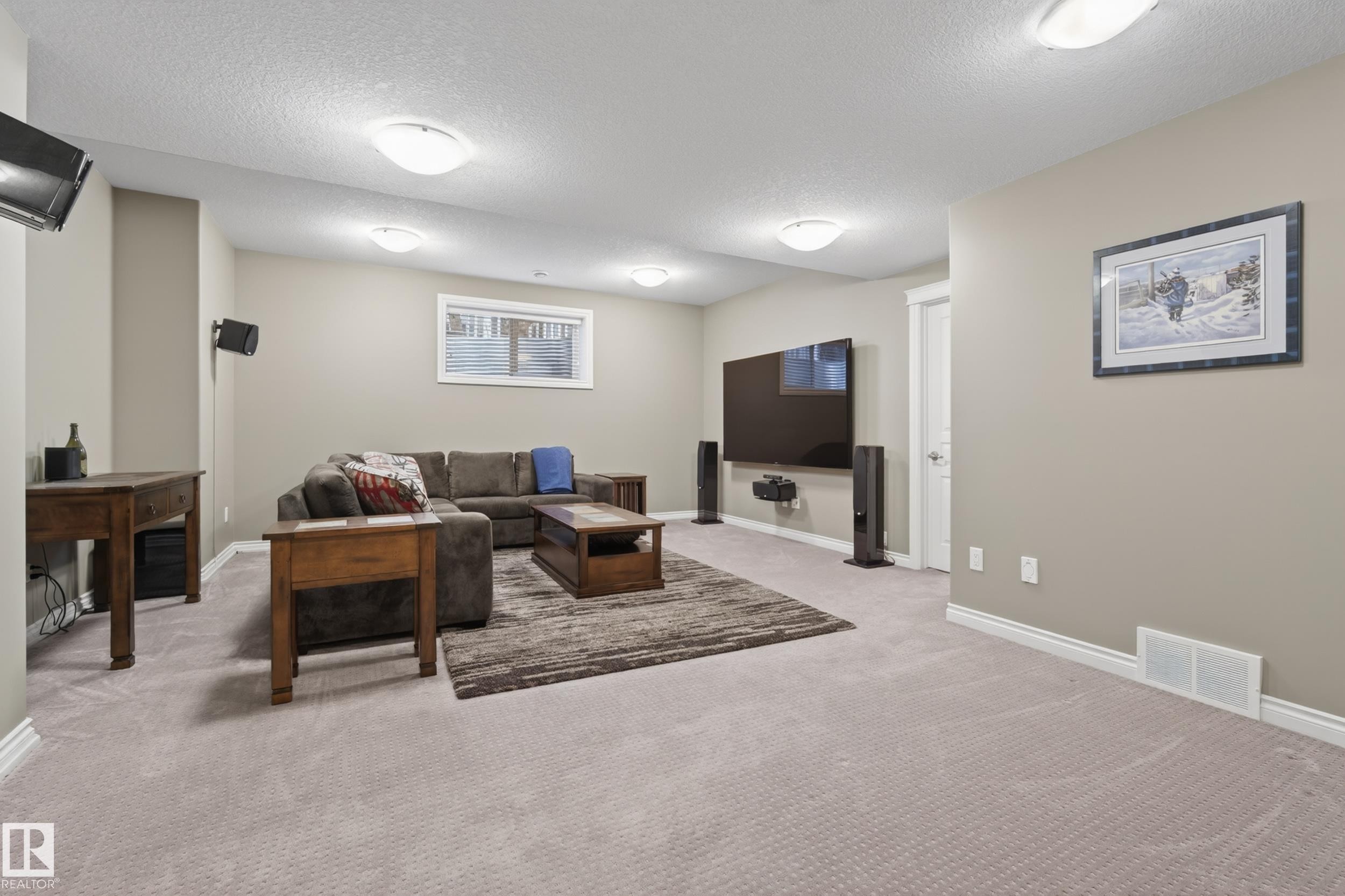 11523 80 Avenue, Edmonton, AB - Indoor