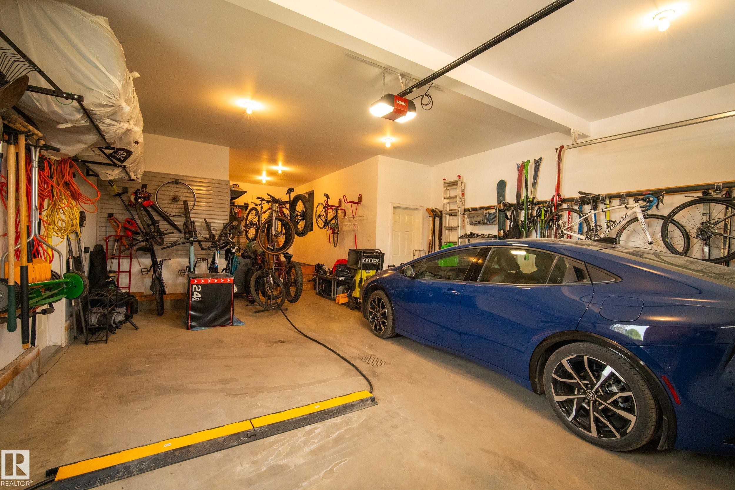 11523 80 Avenue, Edmonton, AB - Indoor Photo Showing Garage