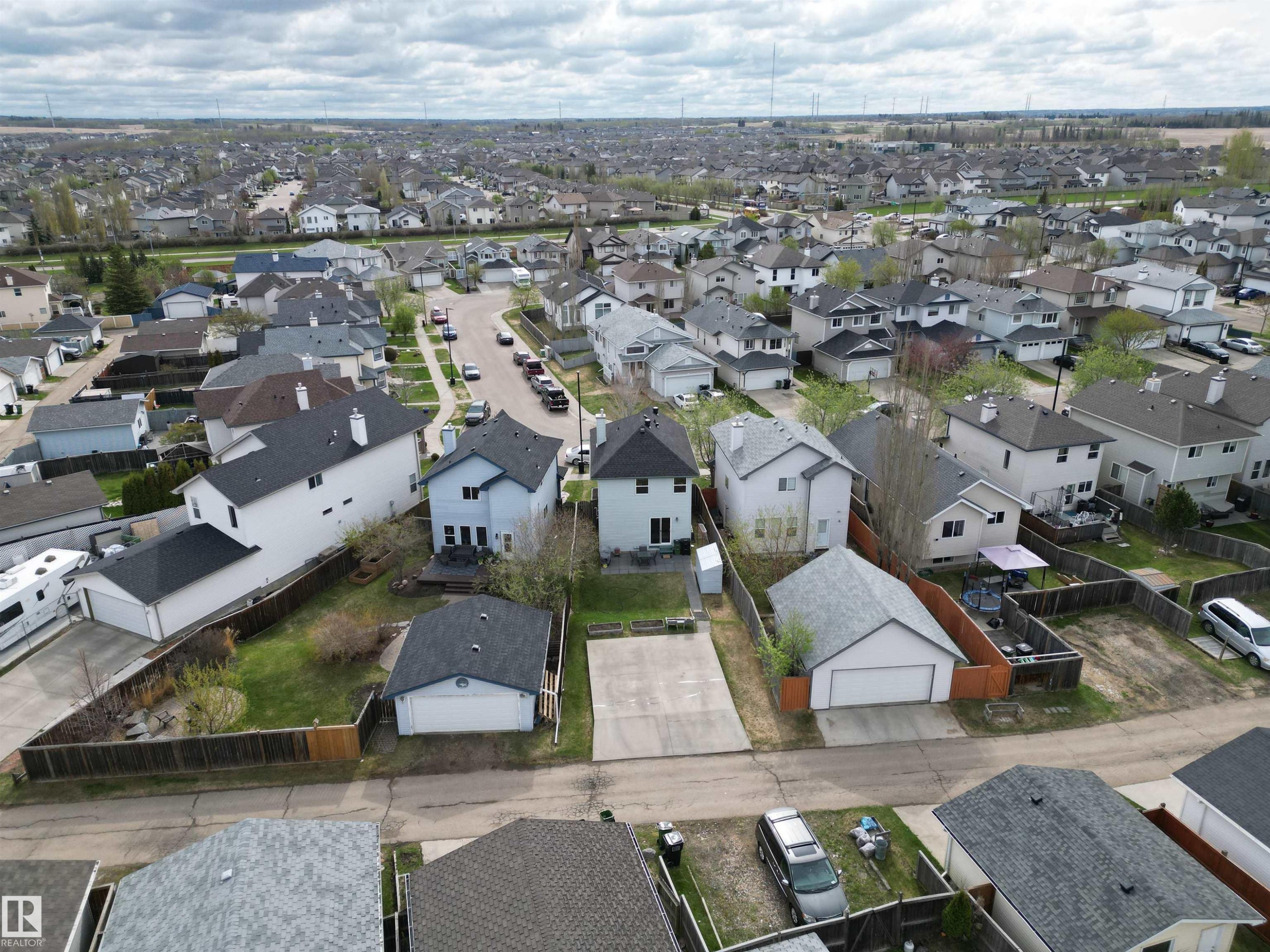 Aerial perspective of a residential neighborhood featuring detached homes with varying architectural styles - 645 Windross Crescent, Edmonton, AB