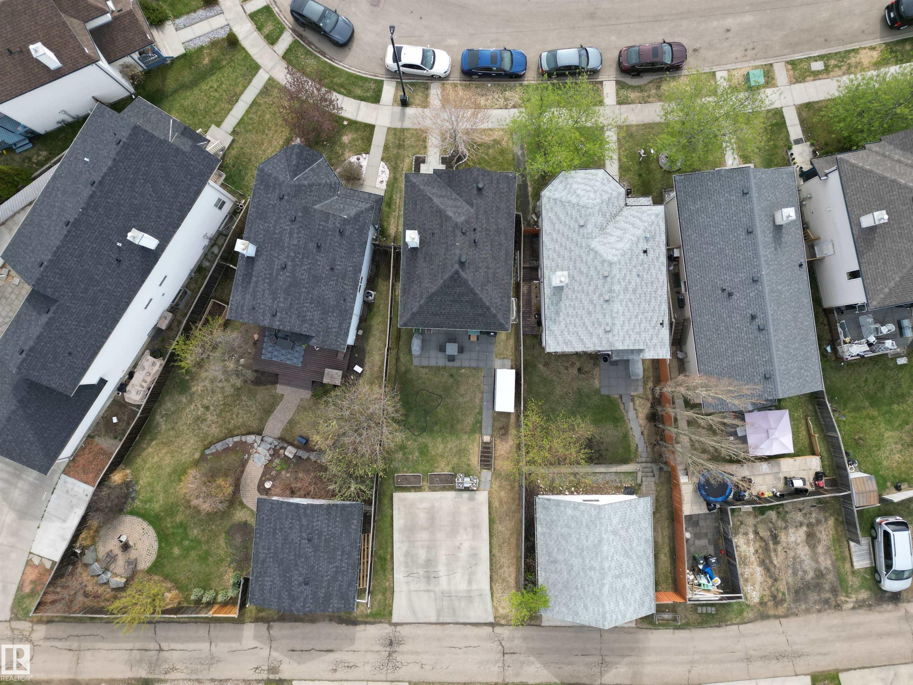 Aerial perspective showcasing multiple residential properties - 645 Windross Crescent, Edmonton, AB