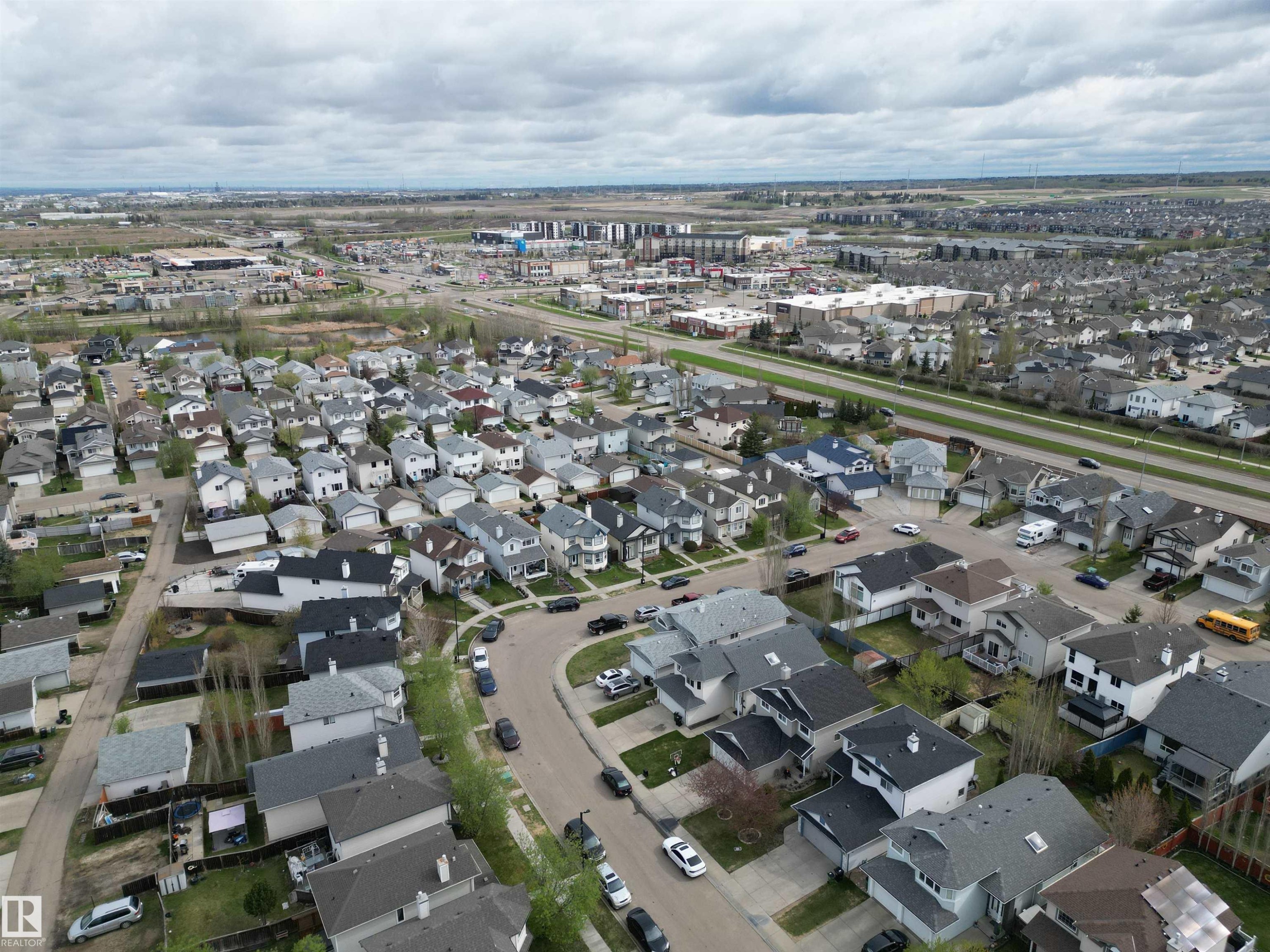 Image quality insufficient for description - 645 Windross Crescent, Edmonton, AB