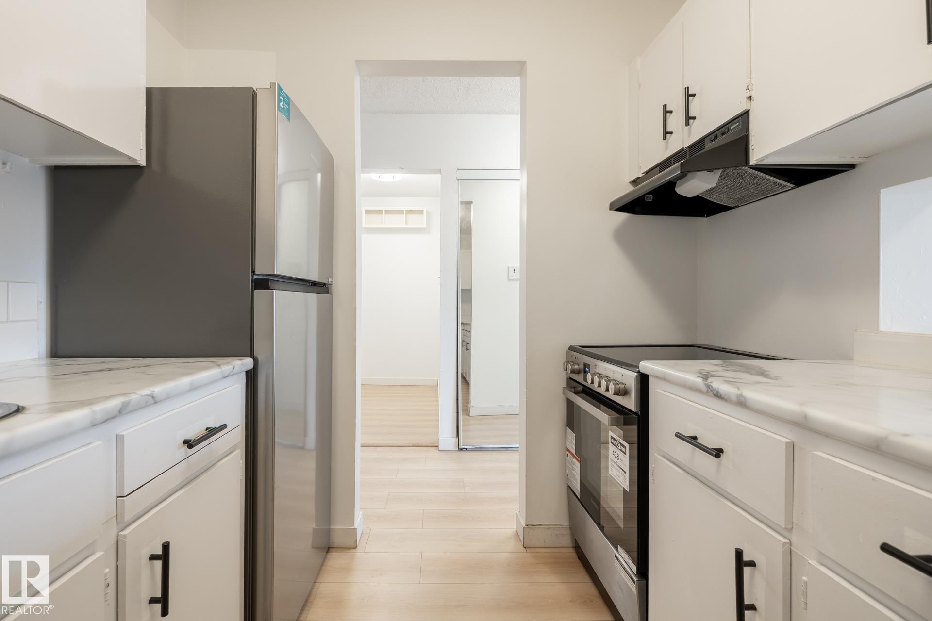 303 10620 104 Street, Edmonton, AB - Indoor