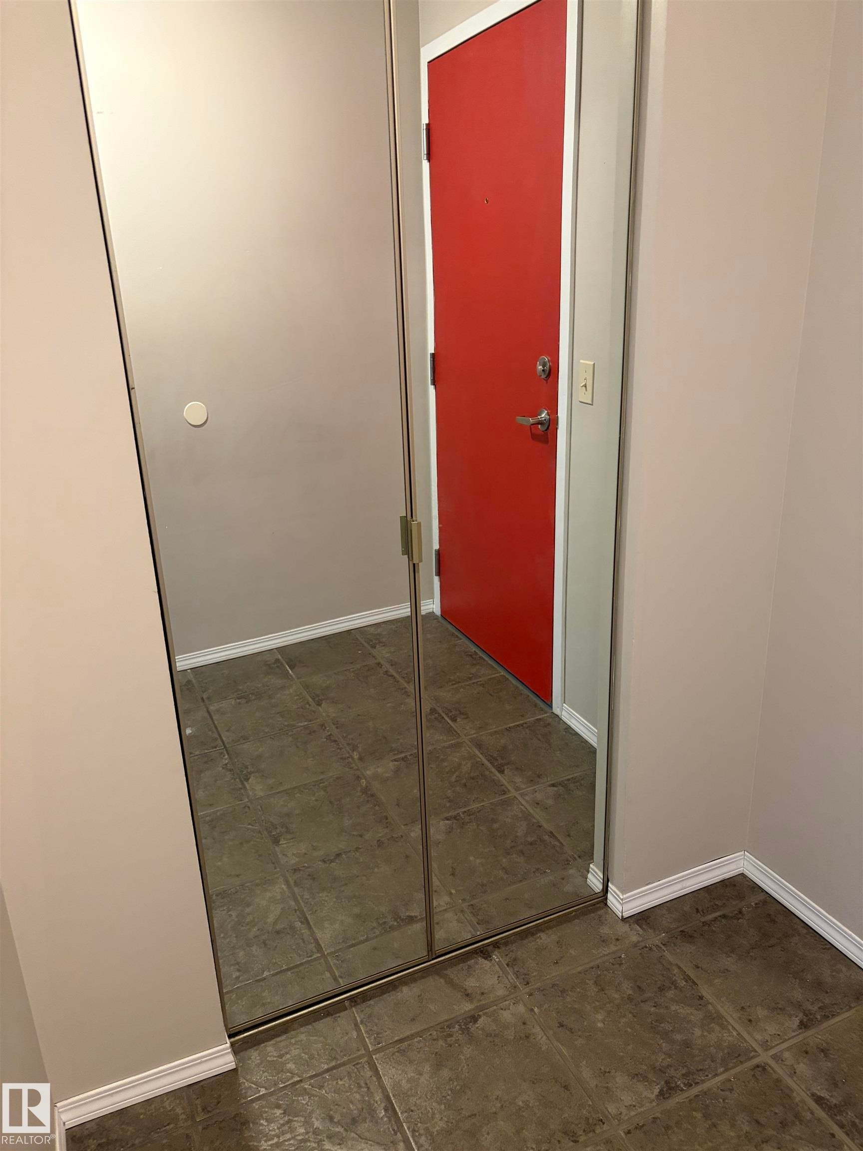 #304 9854 88 Av Nw, Edmonton, AB - Indoor Photo Showing Other Room