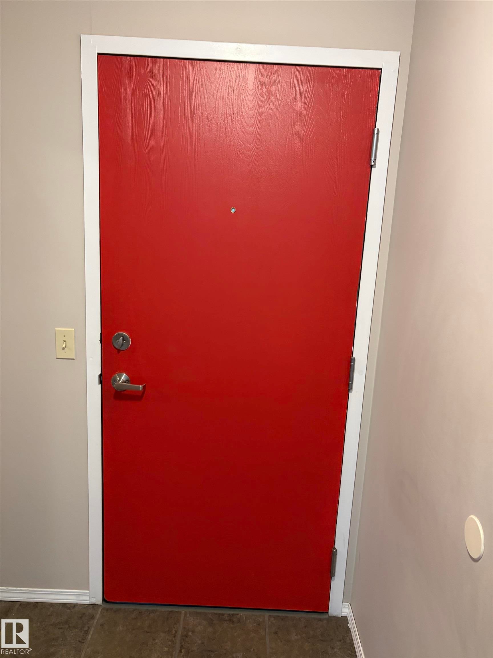 #304 9854 88 Av Nw, Edmonton, AB - Indoor Photo Showing Other Room