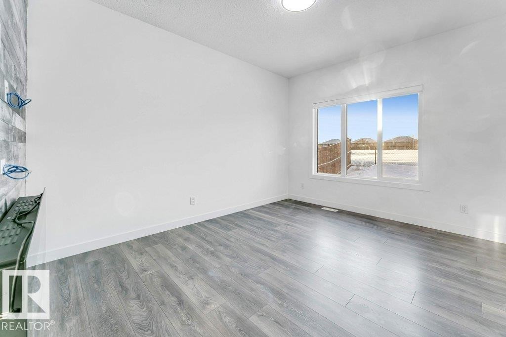 1912 27 Street, Edmonton, AB - Indoor Photo Showing Other Room