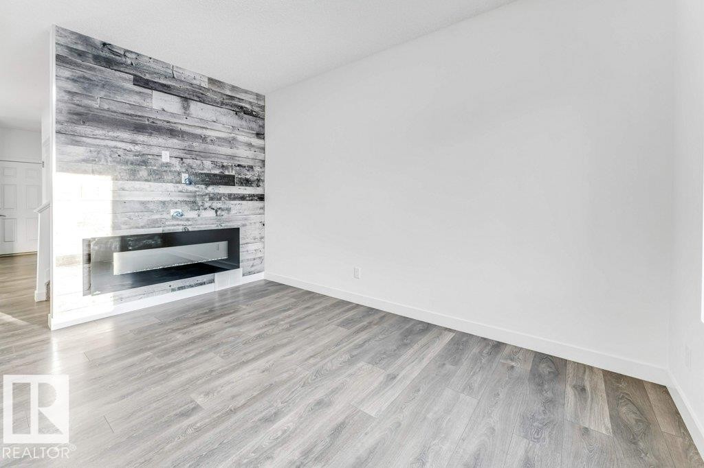 1912 27 Street, Edmonton, AB - Indoor With Fireplace