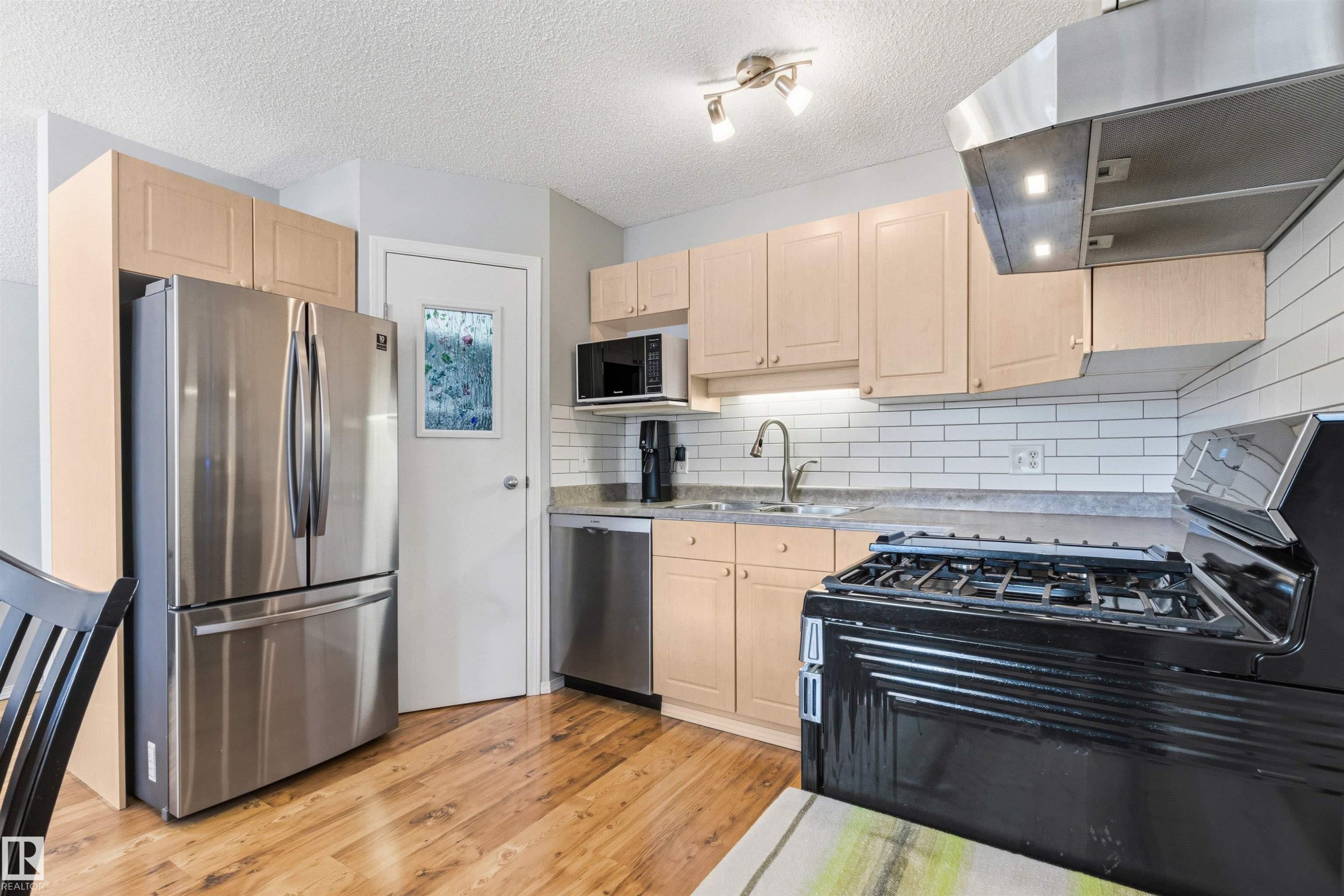9638 108A Avenue, Edmonton, AB - Indoor Photo Showing Kitchen