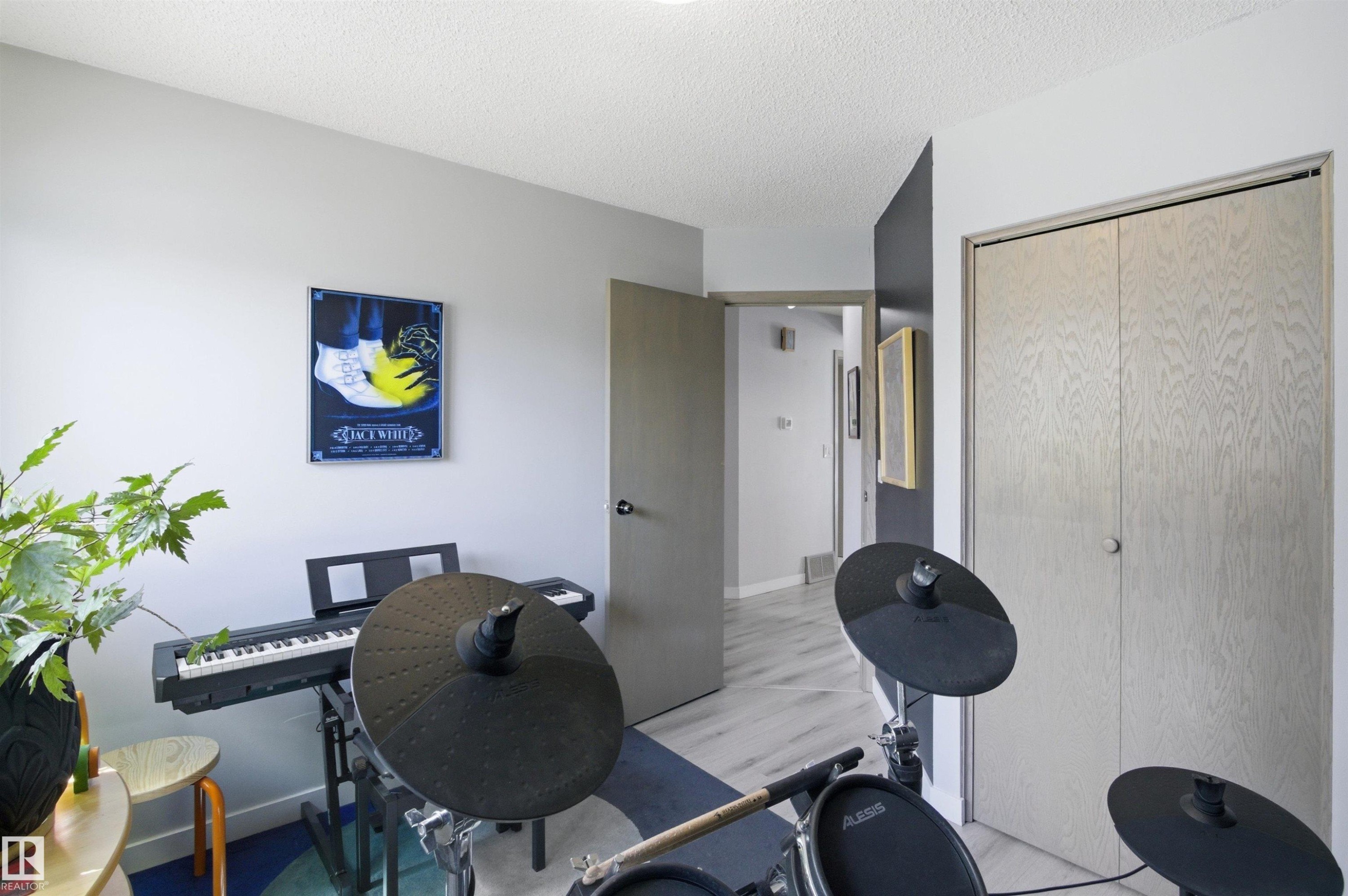 1116 111A Street, Edmonton, AB - Indoor Photo Showing Office
