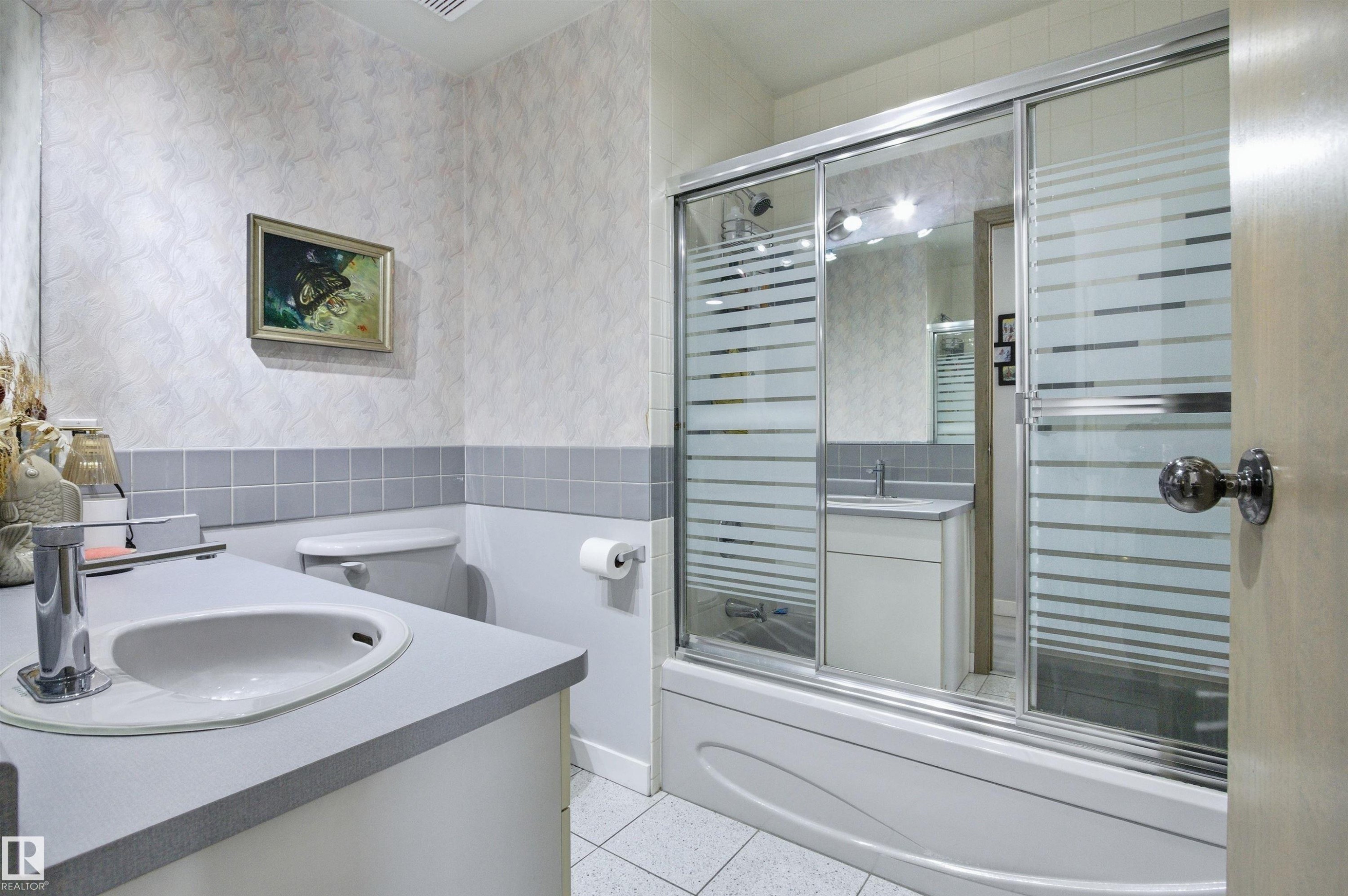 1116 111A Street, Edmonton, AB - Indoor Photo Showing Bathroom