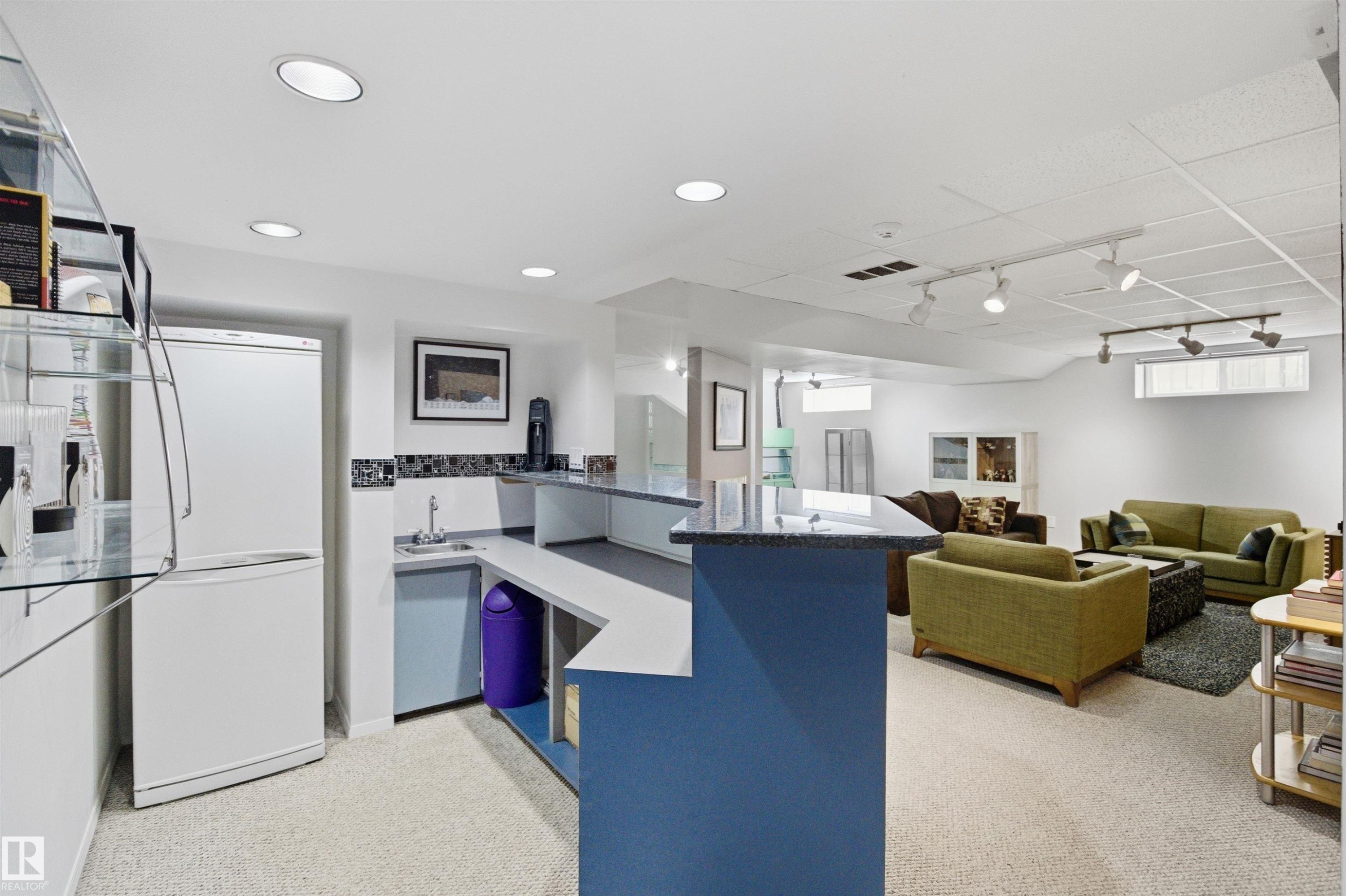 1116 111A Street, Edmonton, AB - Indoor