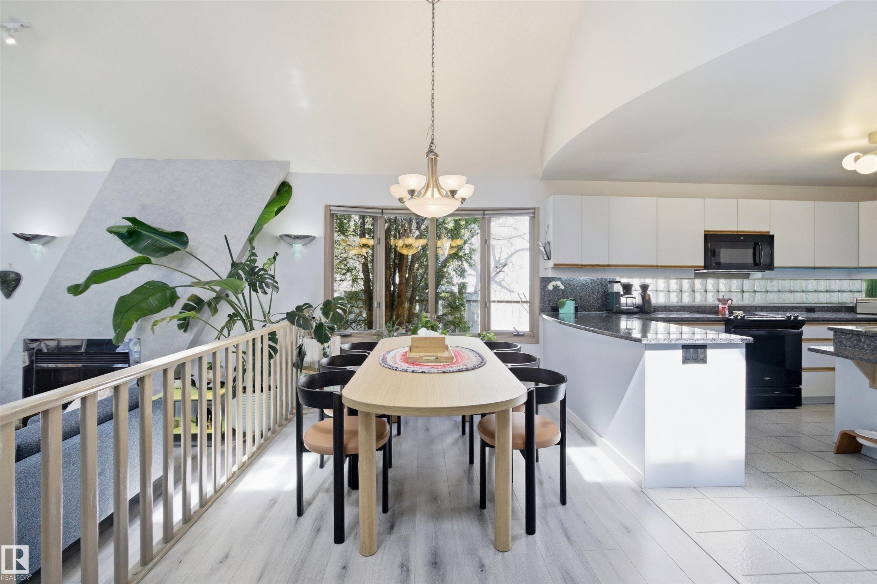 1116 111A Street, Edmonton, AB - Indoor
