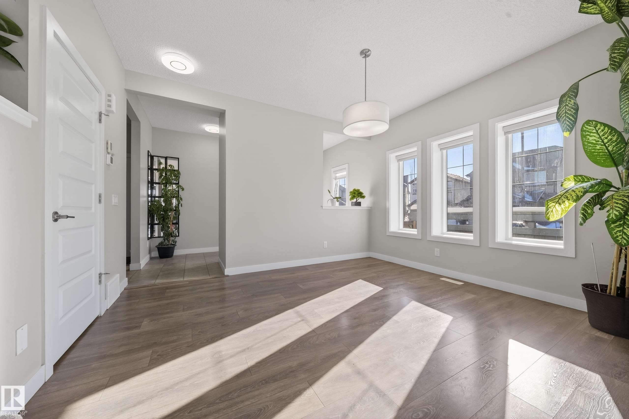 1234 Daniels Crescent, Edmonton, AB - Indoor Photo Showing Other Room