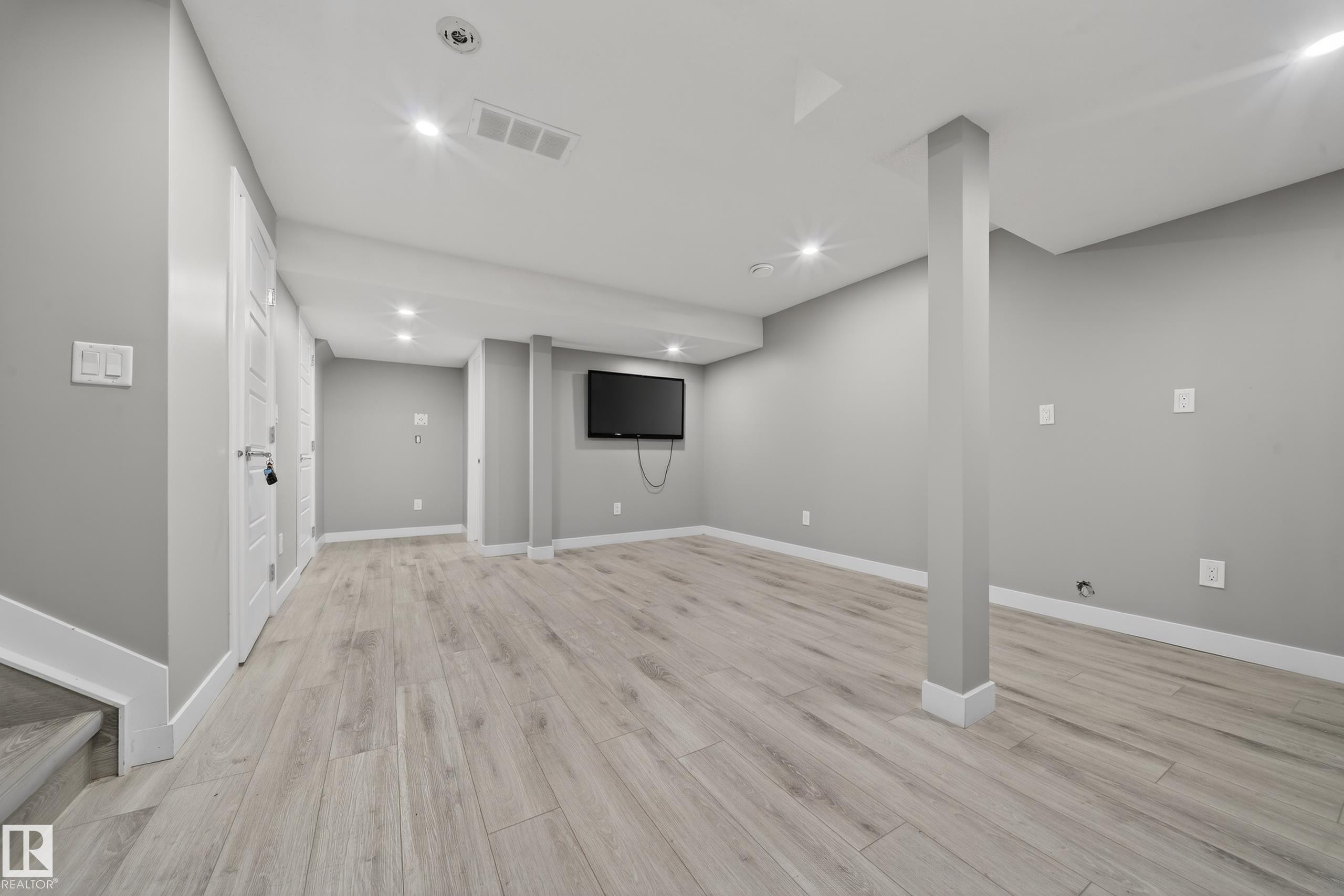 1234 Daniels Crescent, Edmonton, AB - Indoor