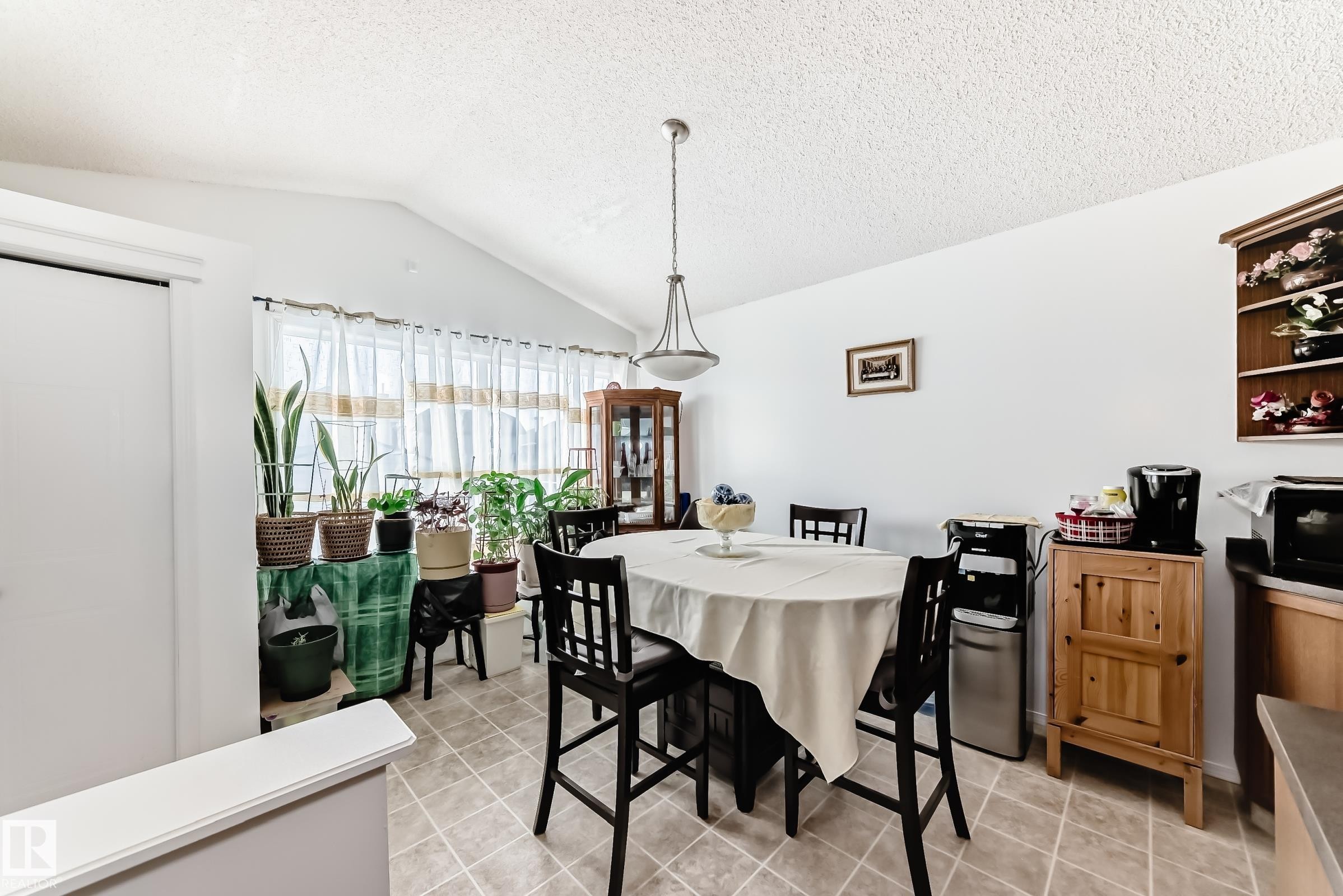 15112 139 Street Nw, Edmonton, AB - Indoor Photo Showing Dining Room