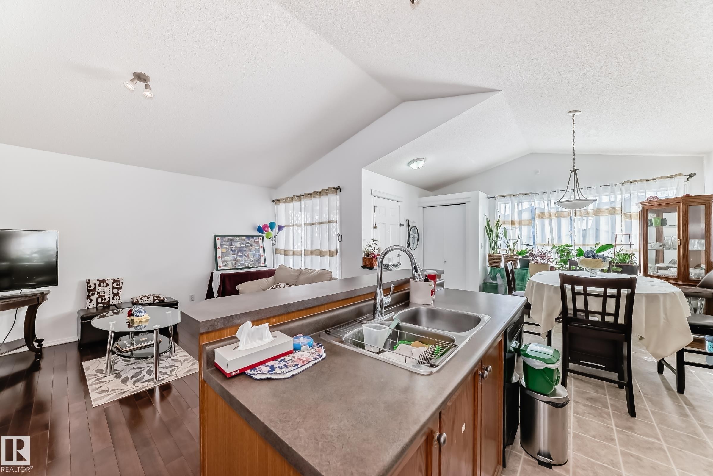 15112 139 Street Nw, Edmonton, AB - Indoor Photo Showing Other Room