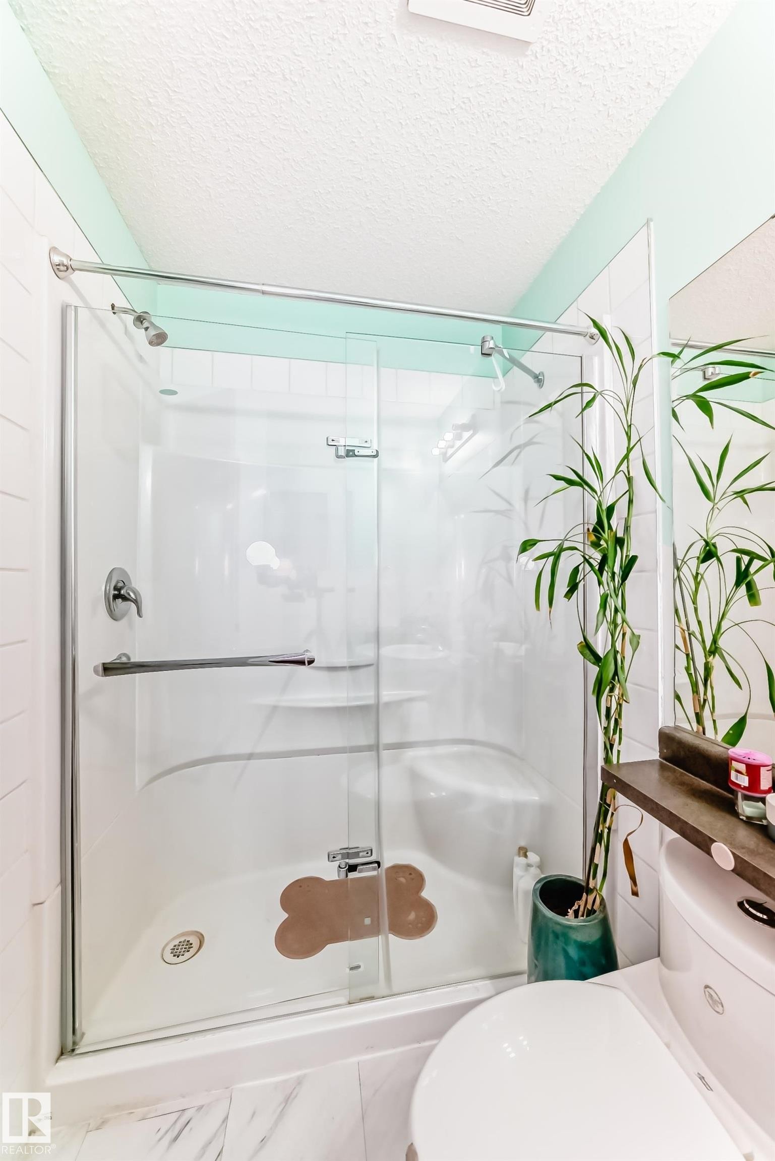 15112 139 Street Nw, Edmonton, AB - Indoor Photo Showing Bathroom