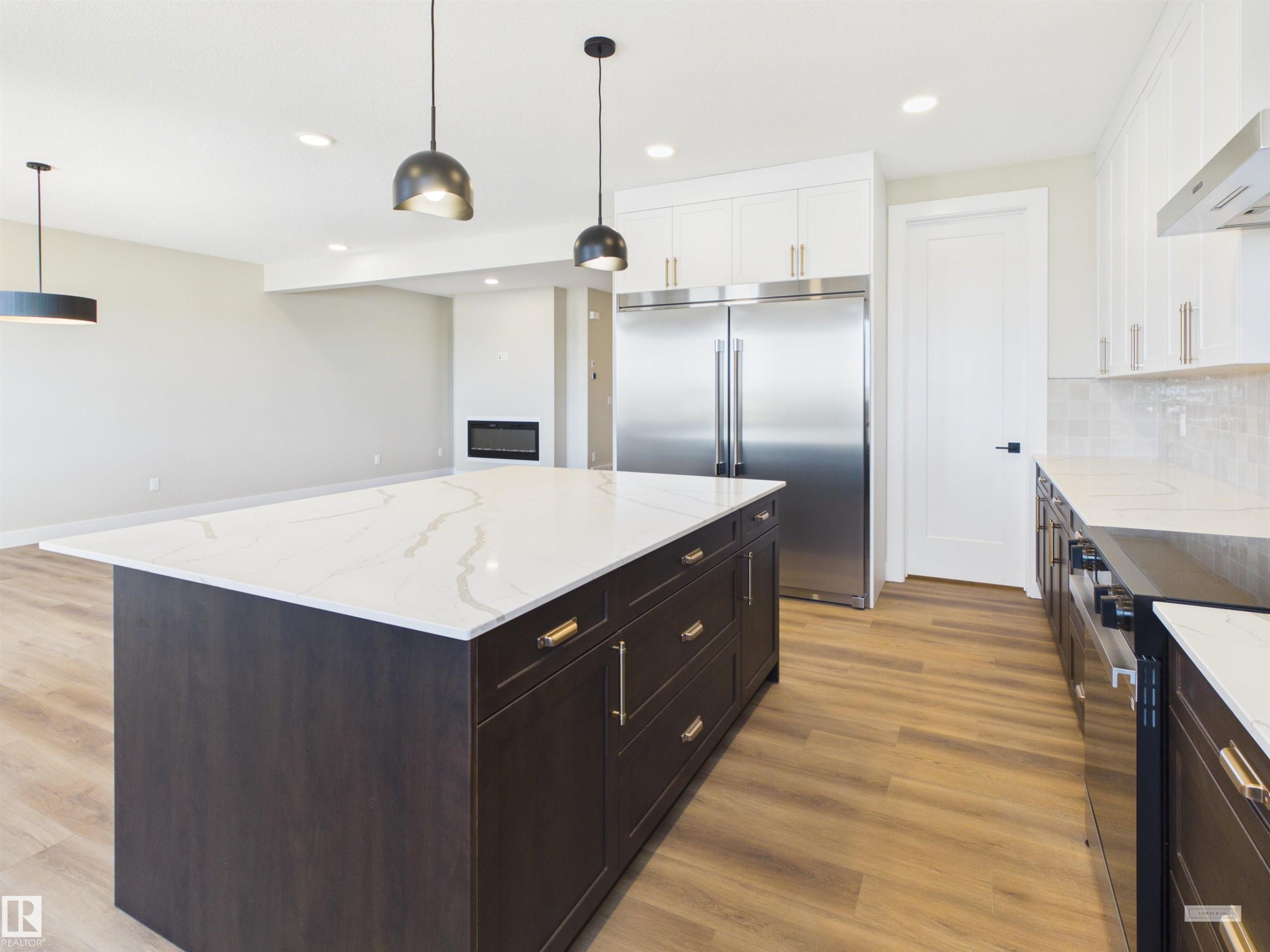 2010 Genesis Lane, Stony Plain, AB - Indoor Photo Showing Kitchen With Upgraded Kitchen