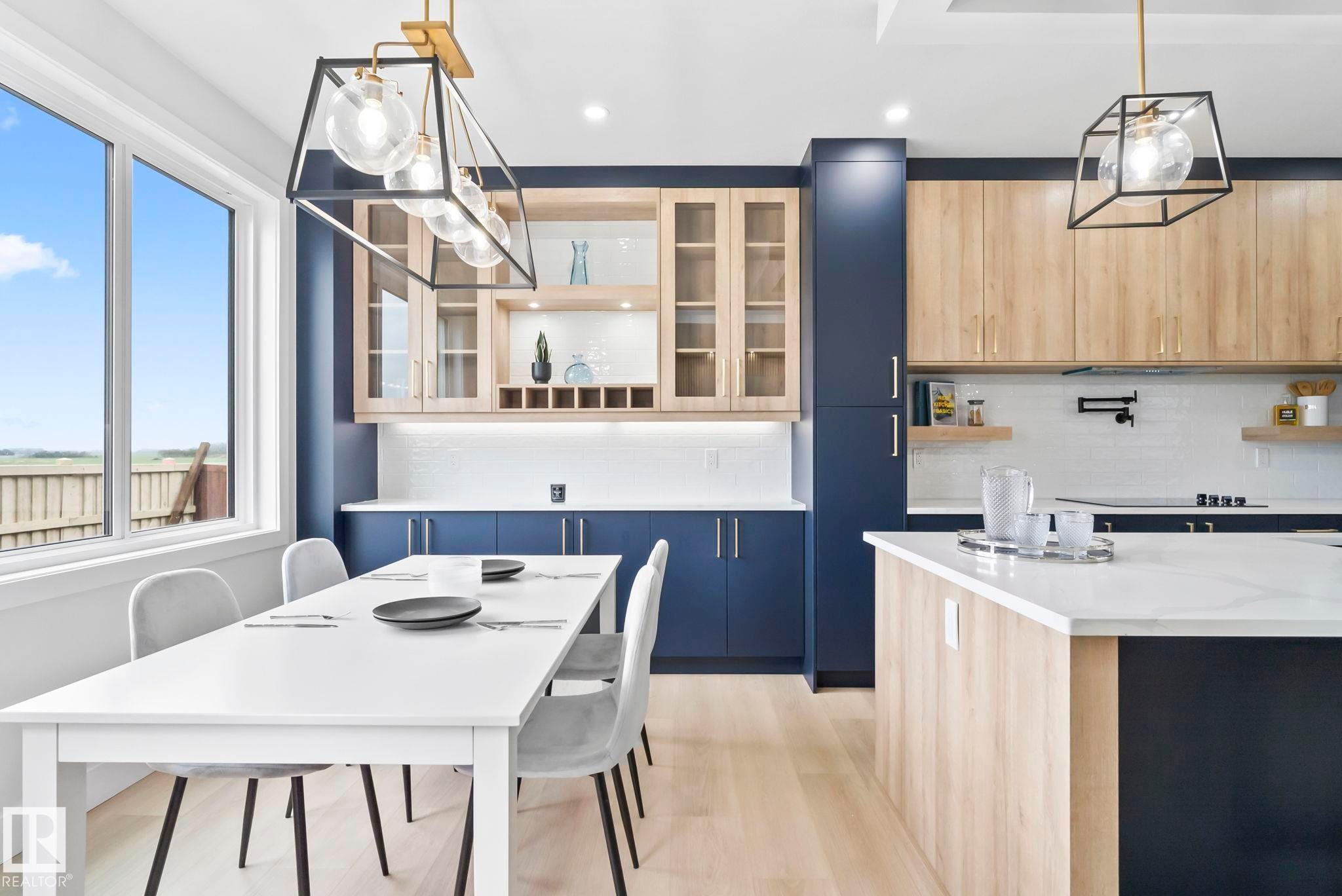 15728 9 Street, Edmonton, AB - Indoor Photo Showing Dining Room