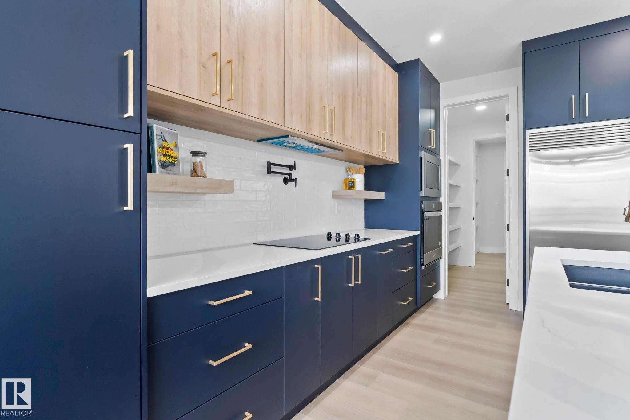 15728 9 Street, Edmonton, AB - Indoor Photo Showing Kitchen With Upgraded Kitchen